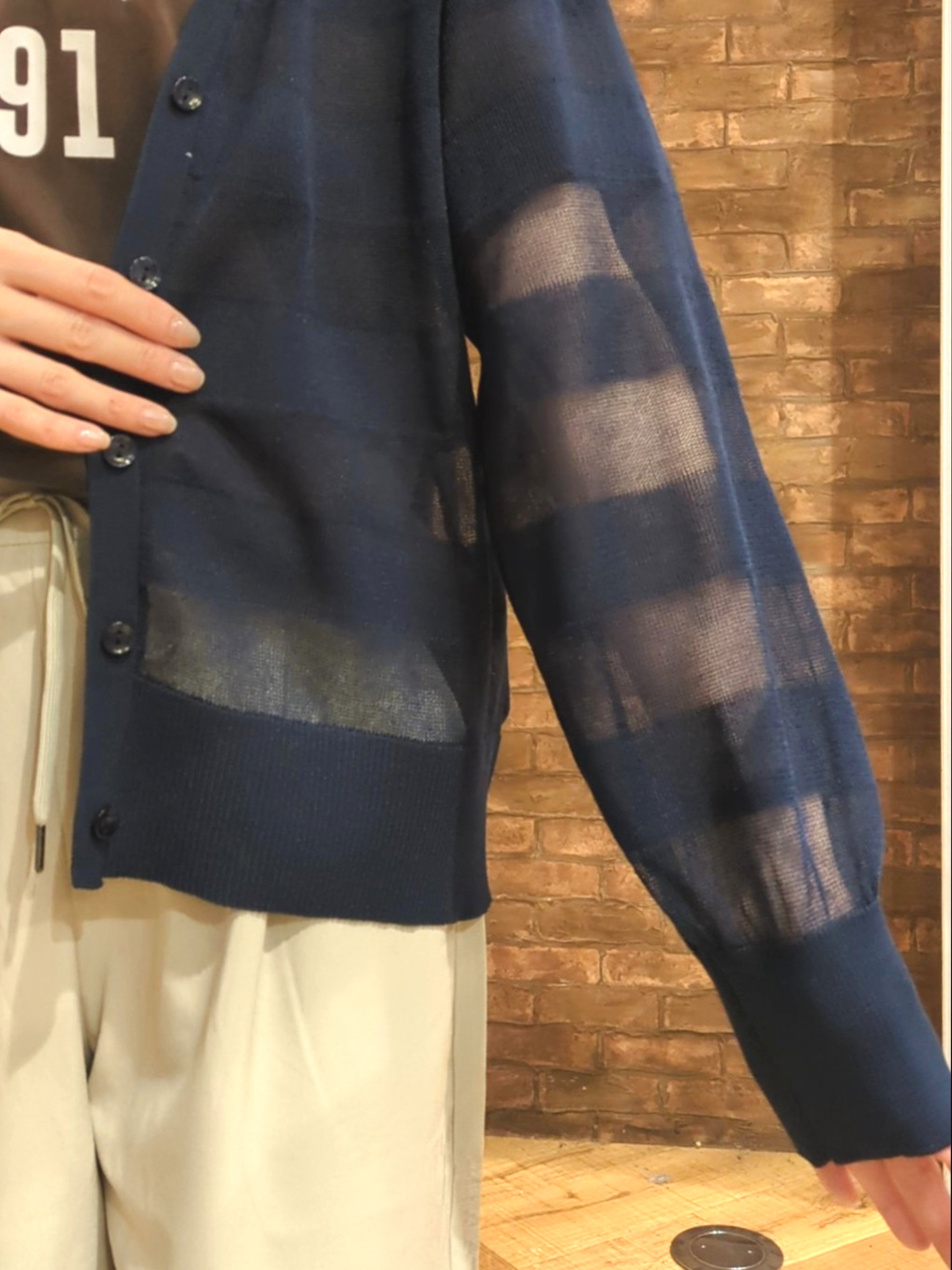 massuさんの「SHOO･LA･RUE｜【洗濯機可/S-LL】涼し気な透け感 日差し冷房対策に シアーボーダーカーディガン」を使ったコーディネート