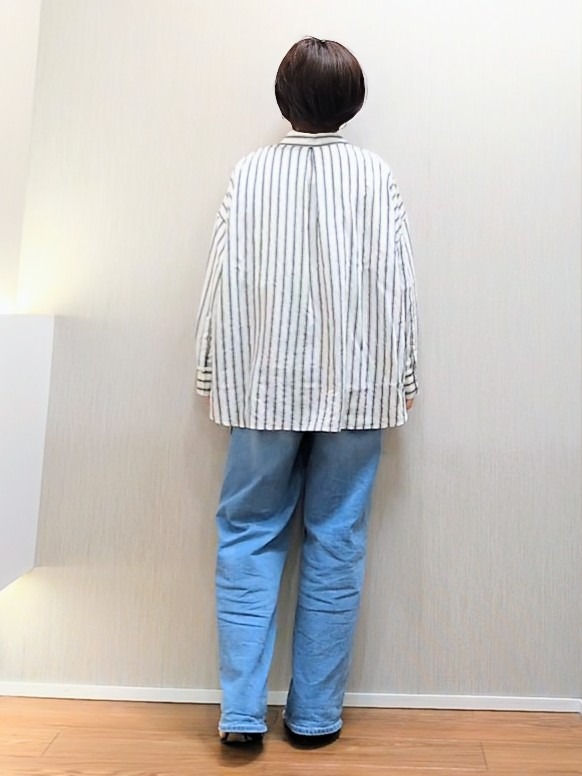 ミズタさんの「UNTITLED｜ストライプシャツ」を使ったコーディネート