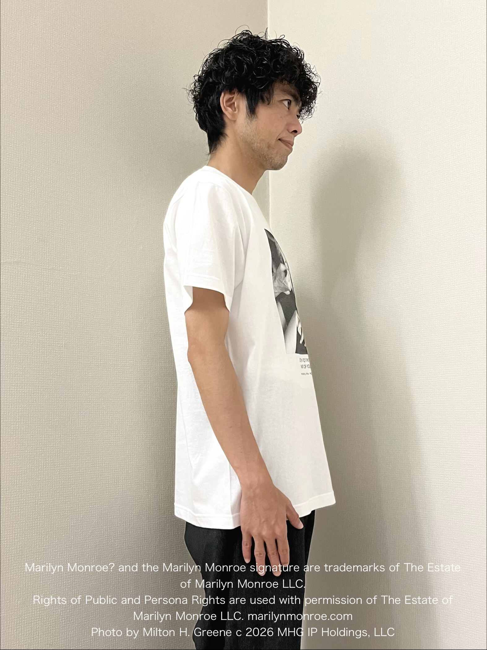 URAさんの「TAKEO KIKUCHI｜【別注】マリリン・モンロー/フォトTシャツ」を使ったコーディネート