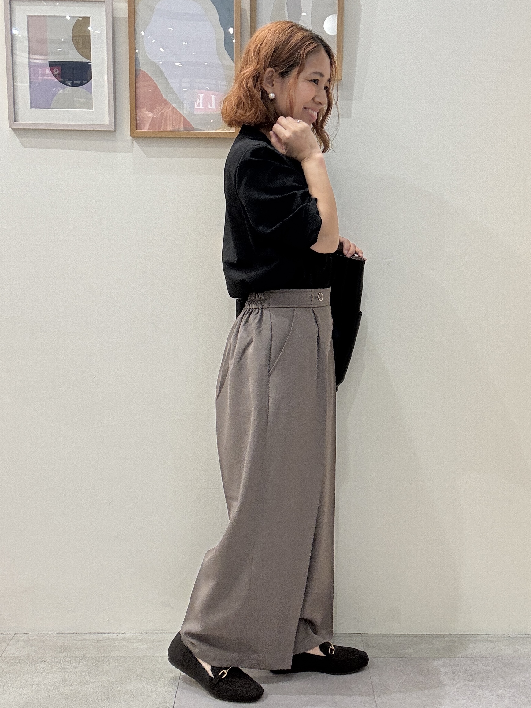 たけぴさんの「SHOO･LA･RUE｜【洗濯後しわになりにくい／インせずきまる】麻調ハシゴレーススキッパーブラウス」を使ったコーディネート