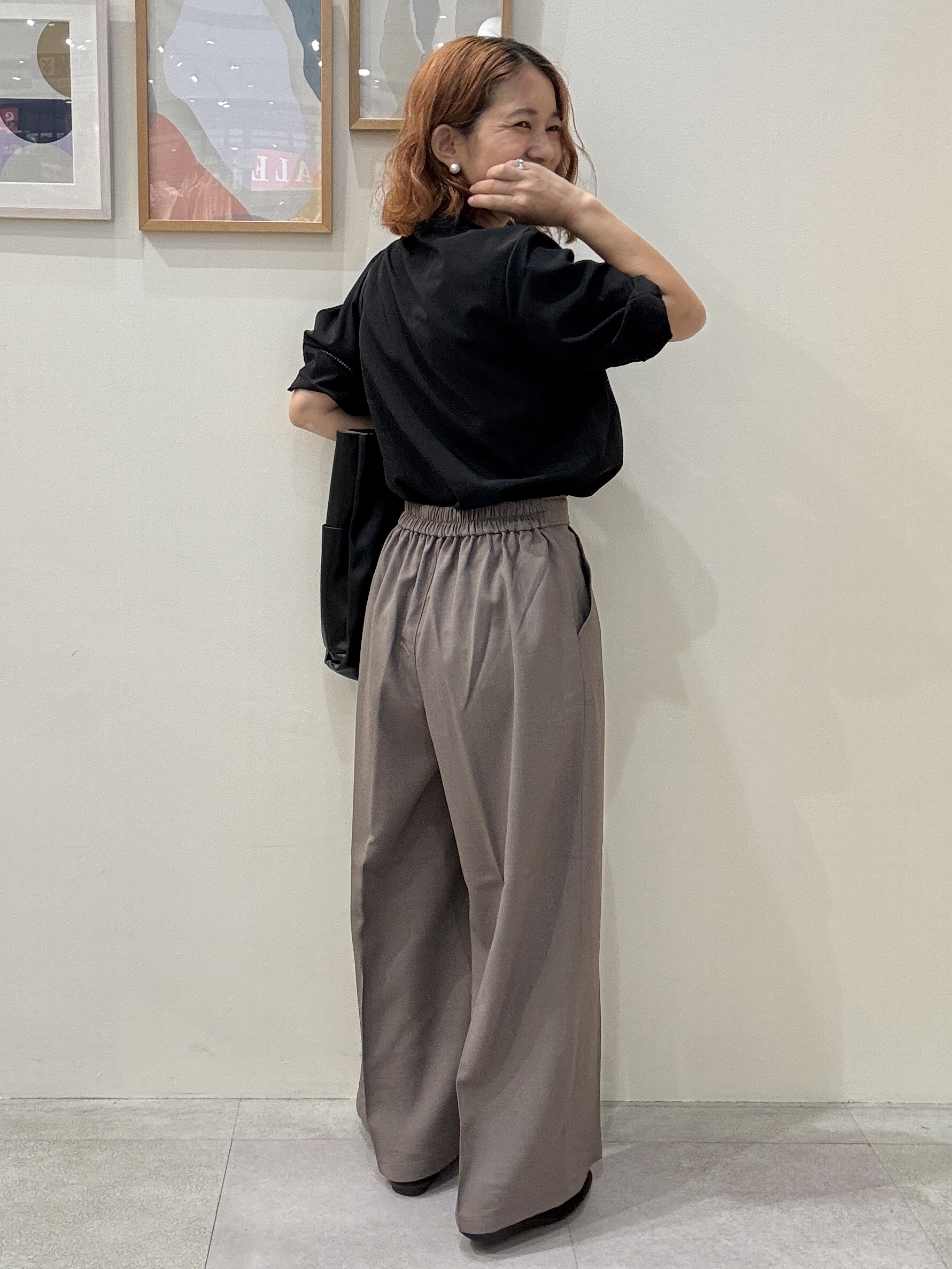 たけぴさんの「SHOO･LA･RUE｜【洗濯後しわになりにくい／インせずきまる】麻調ハシゴレーススキッパーブラウス」を使ったコーディネート