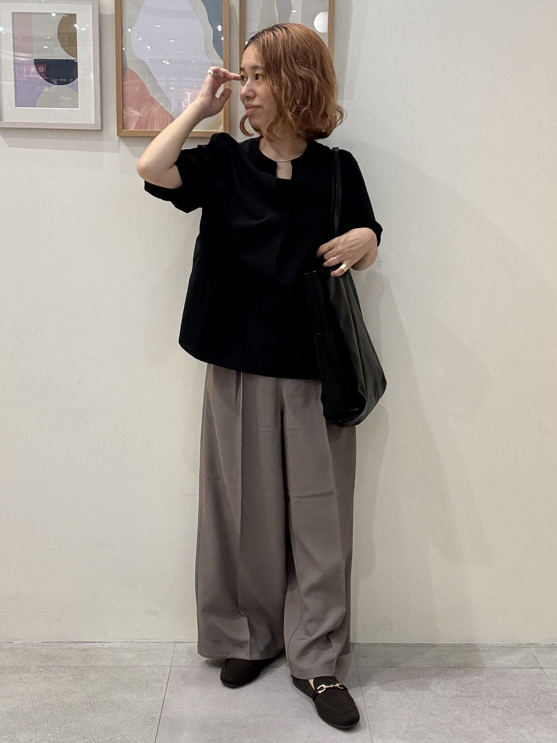 たけぴさんの「SHOO･LA･RUE｜【洗濯後しわになりにくい／インせずきまる】麻調ハシゴレーススキッパーブラウス」を使ったコーディネート