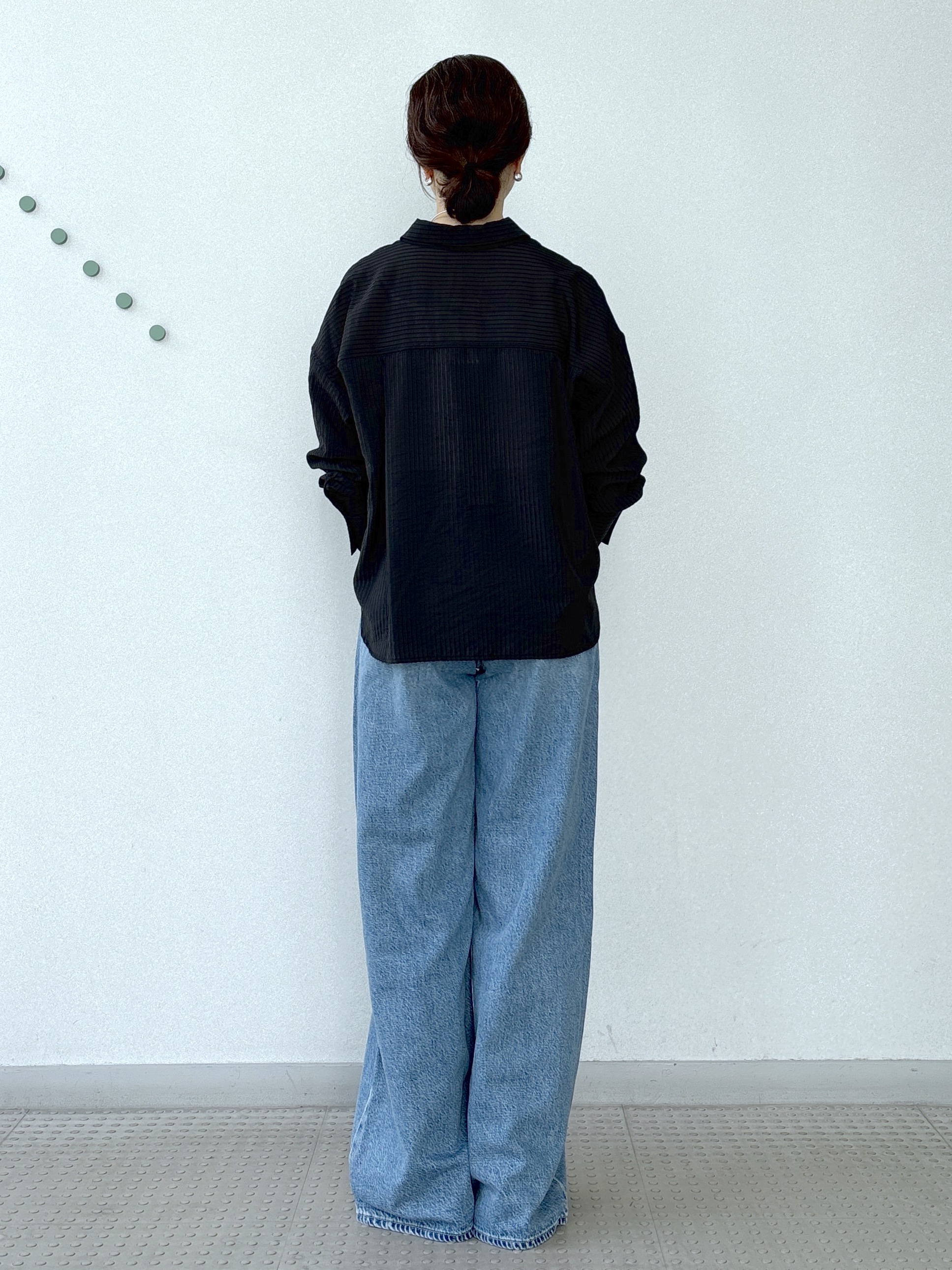 saitoさんの「DRESSTERIOR｜シアーストライプクロップドシャツ」を使ったコーディネート