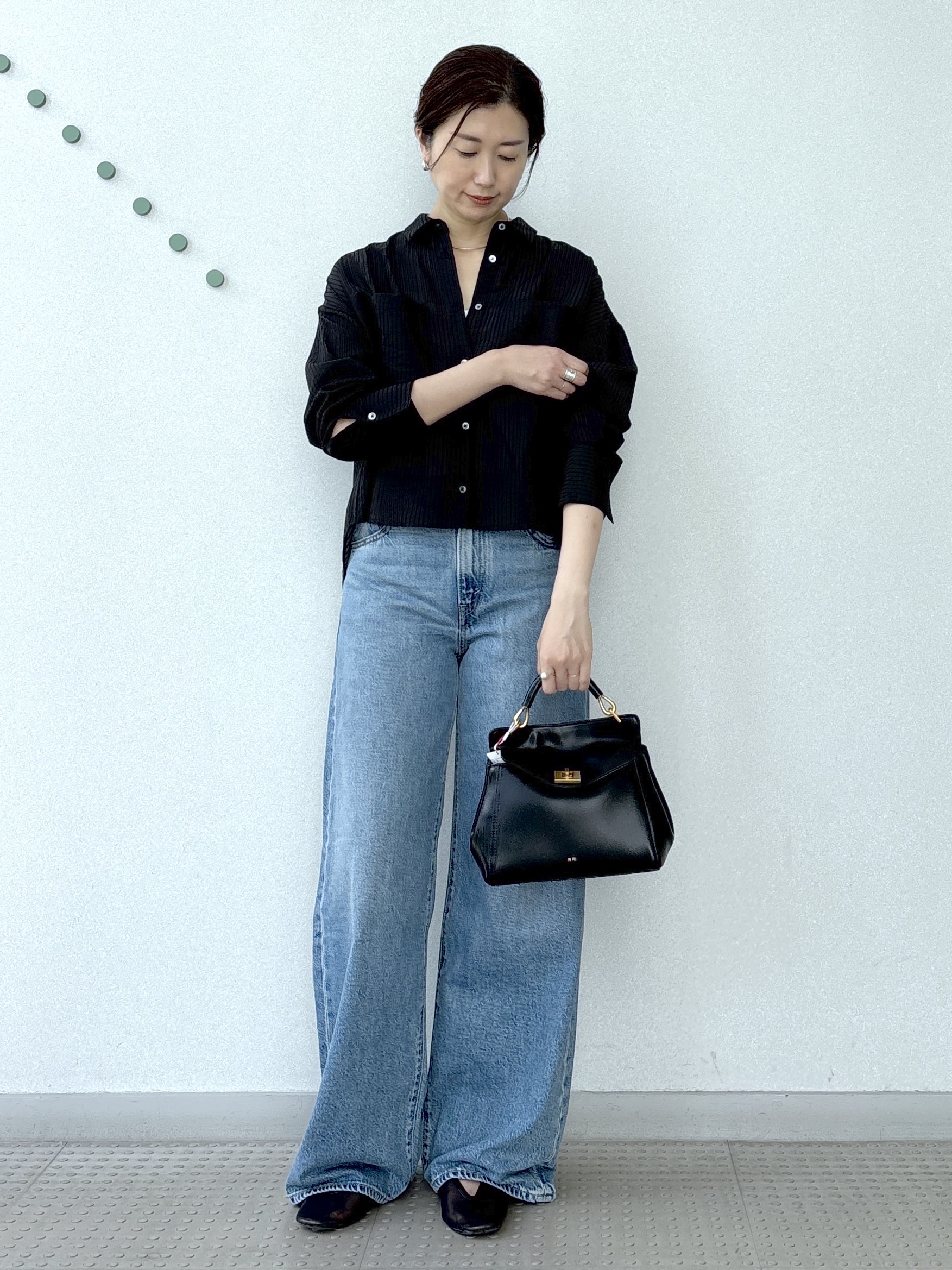 saitoさんの「DRESSTERIOR｜シアーストライプクロップドシャツ」を使ったコーディネート