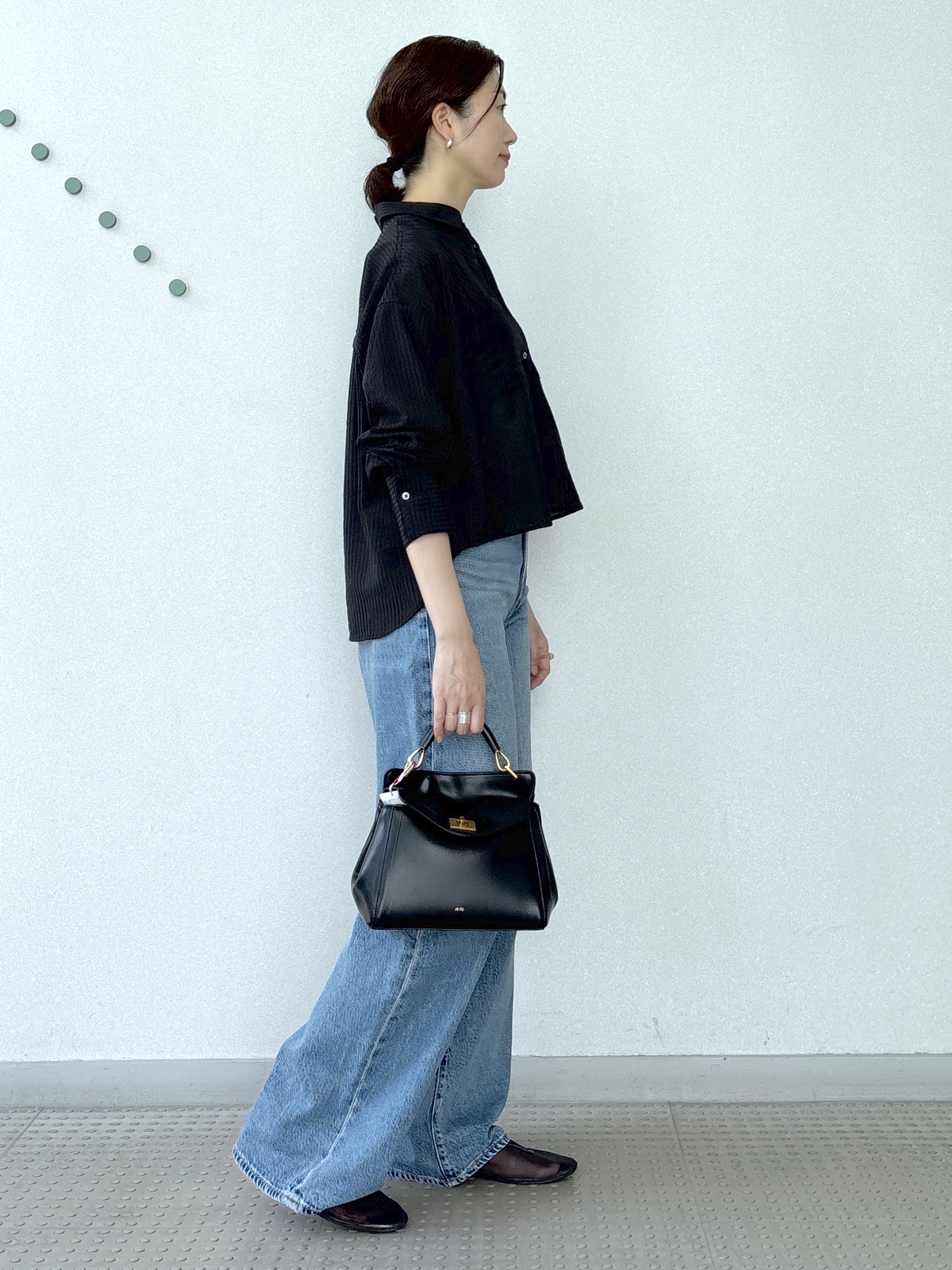 saitoさんの「DRESSTERIOR｜シアーストライプクロップドシャツ」を使ったコーディネート