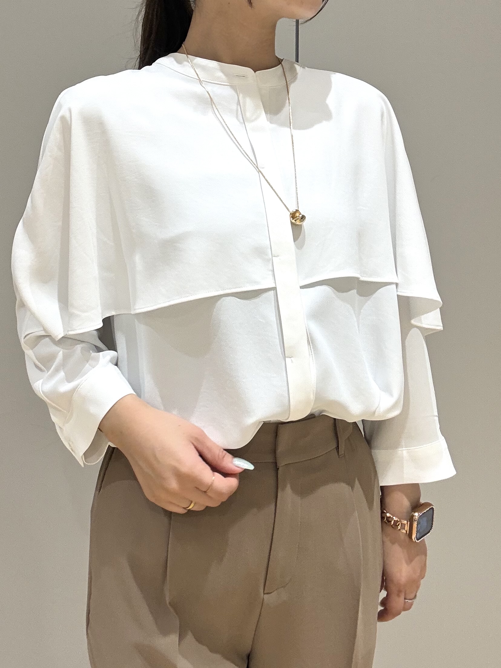 yuriさんの「INDIVI｜【新作登場！着る日傘】 ケープ風ブラウス」を使ったコーディネート