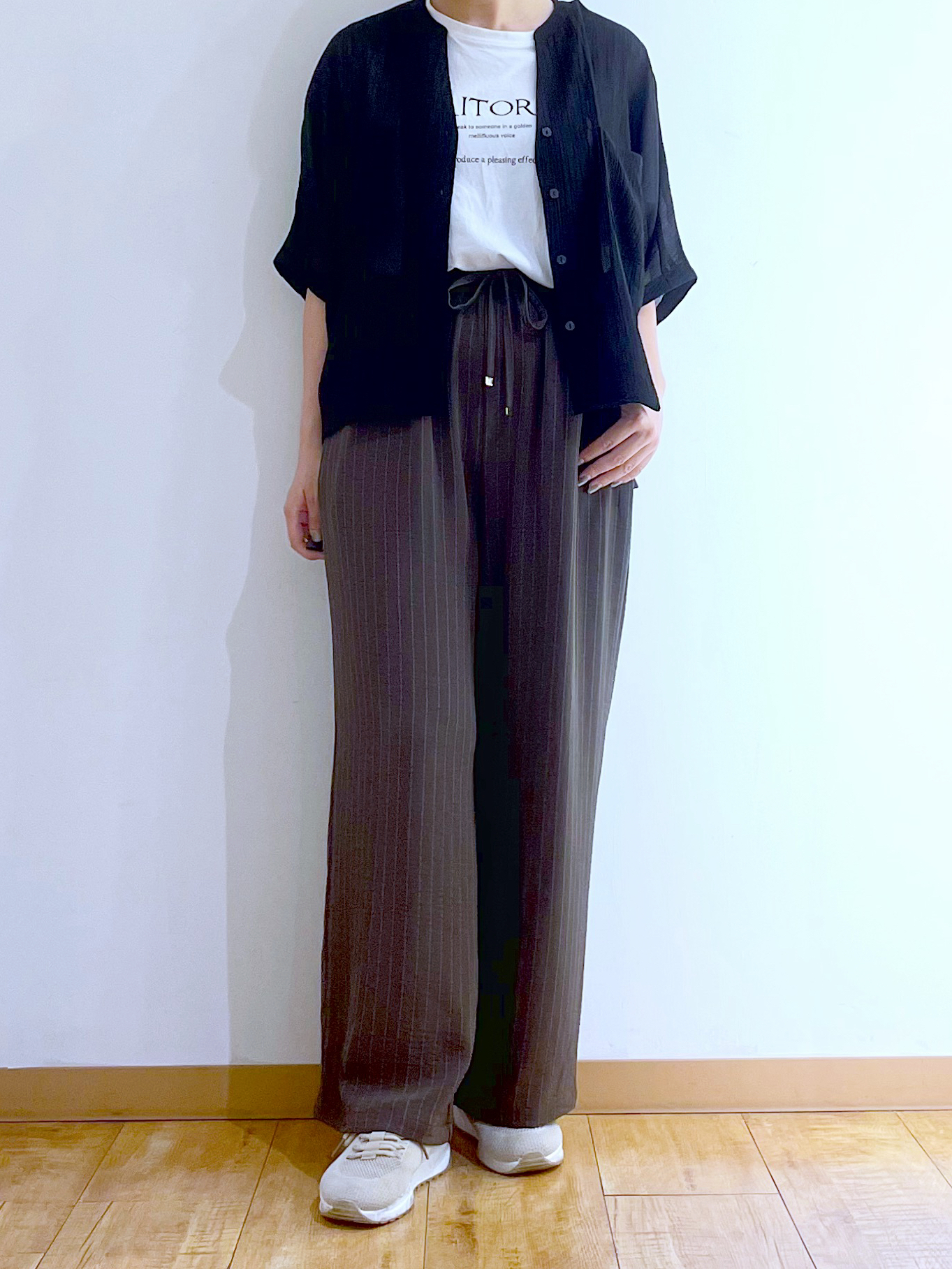 かのさんの「SHOO･LA･RUE｜【洗濯機可/選べる6色】風合いを楽しむ 楊柳シアーゆったりドルマンブラウス」を使ったコーディネート