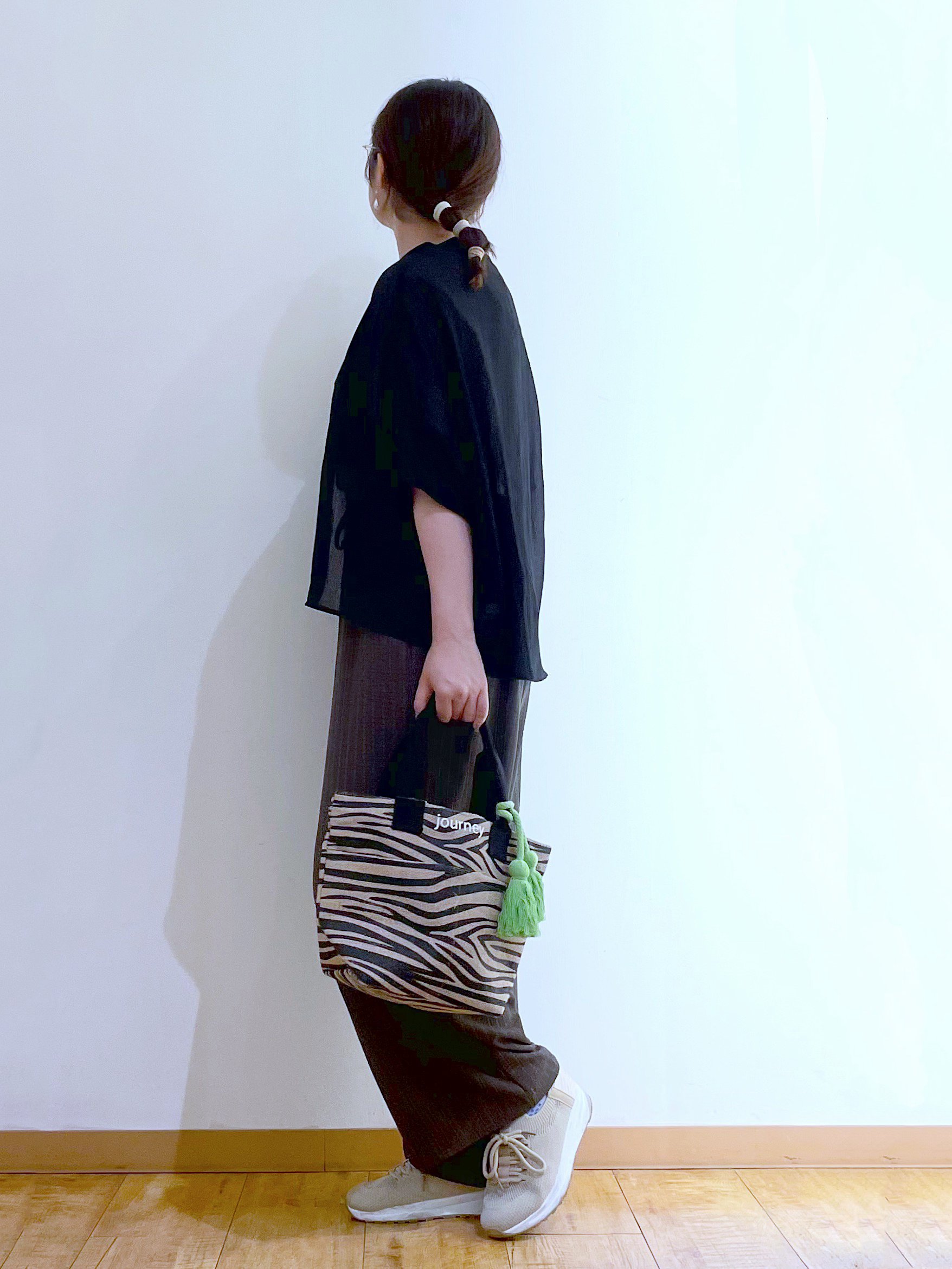 かのさんの「SHOO･LA･RUE｜【洗濯機可/選べる6色】風合いを楽しむ 楊柳シアーゆったりドルマンブラウス」を使ったコーディネート