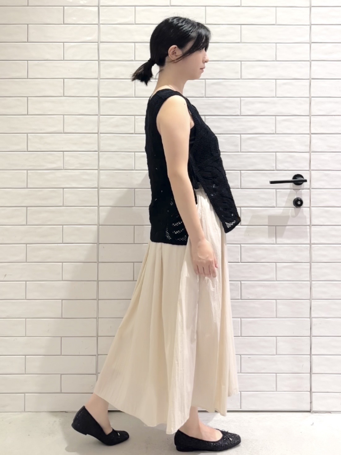 しおりさんの「OPAQUE.CLIP｜カギ針風ベスト【洗濯機OK】」を使ったコーディネート