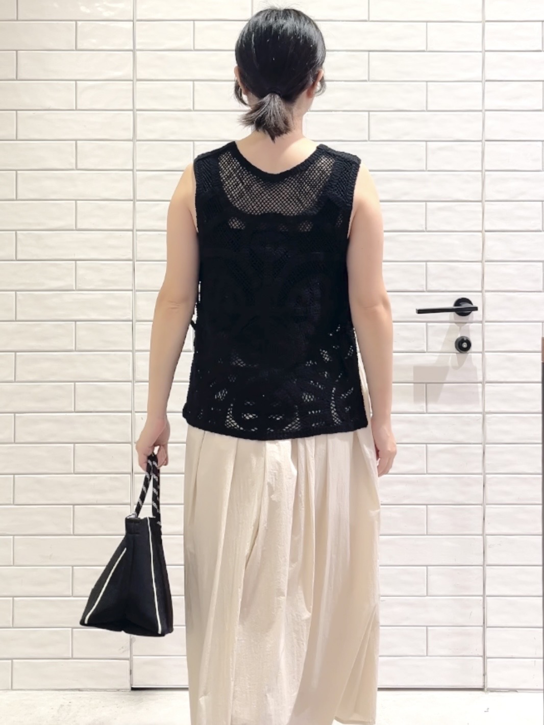 しおりさんの「OPAQUE.CLIP｜カギ針風ベスト【洗濯機OK】」を使ったコーディネート