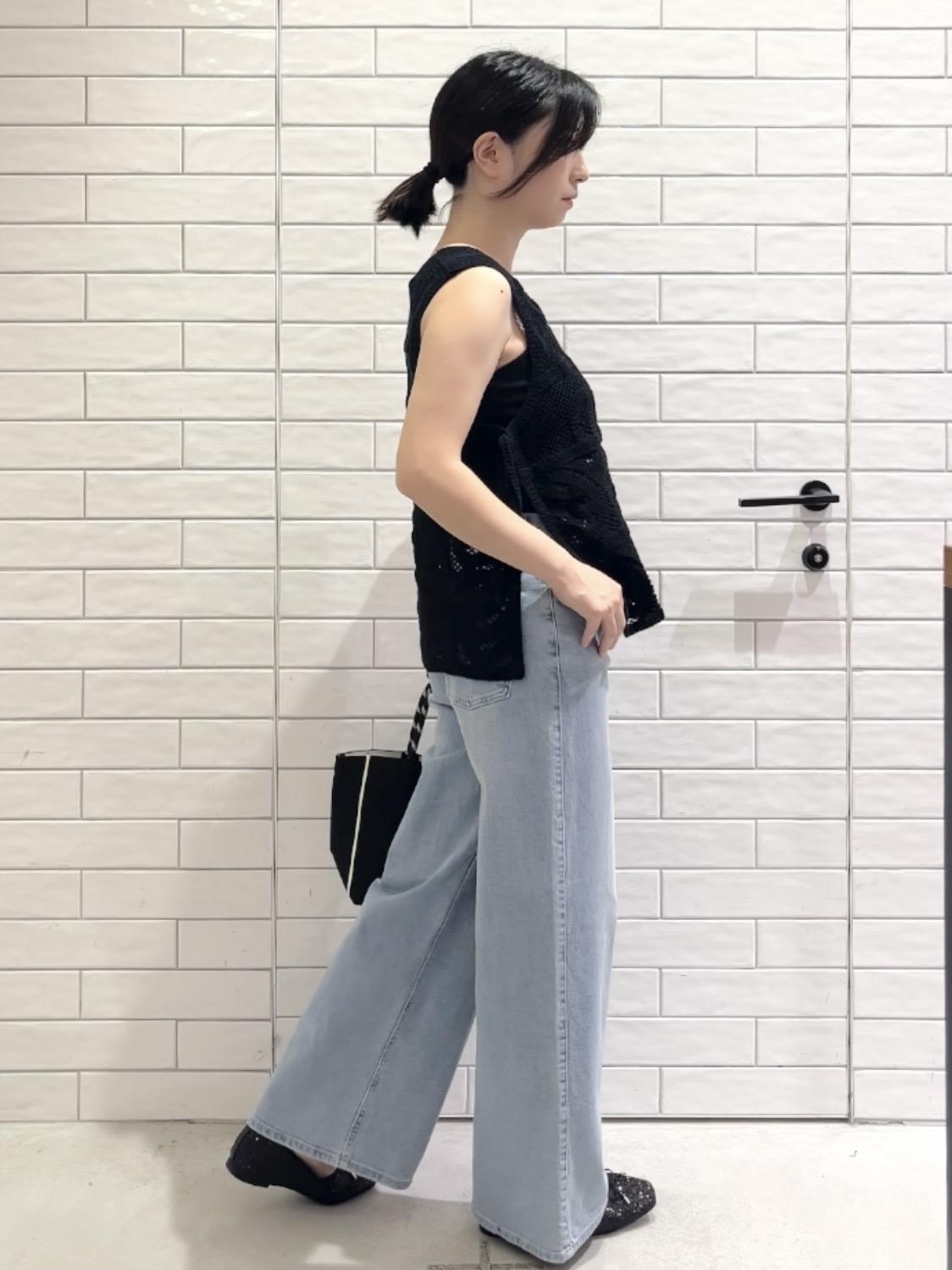 しおりさんの「OPAQUE.CLIP｜カギ針風ベスト【洗濯機OK】」を使ったコーディネート