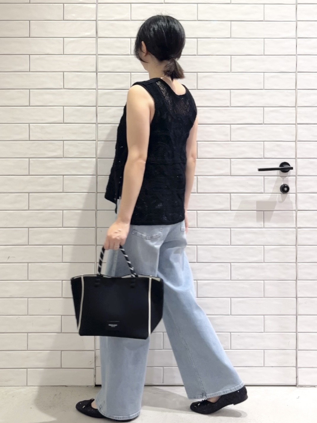 しおりさんの「OPAQUE.CLIP｜カギ針風ベスト【洗濯機OK】」を使ったコーディネート