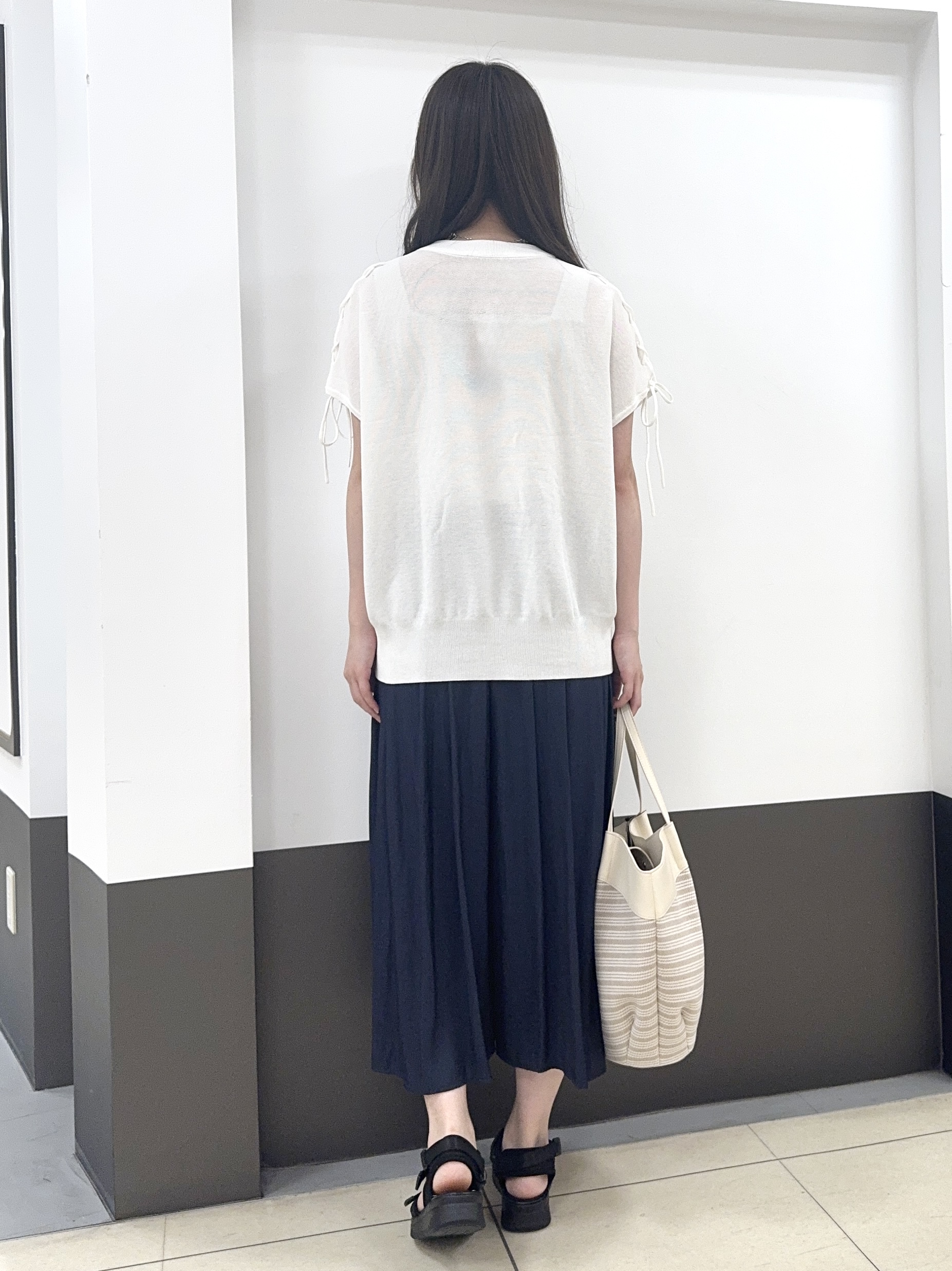 Nrinさんの「Reflect｜レースアップスリーブデザインニット」を使ったコーディネート