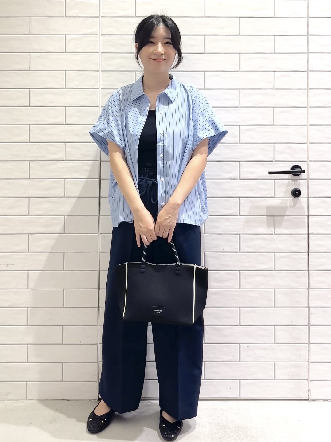しおりさんの「OPAQUE.CLIP｜タックニュアンスフォルムシャツ【洗濯機OK】」を使ったコーディネート