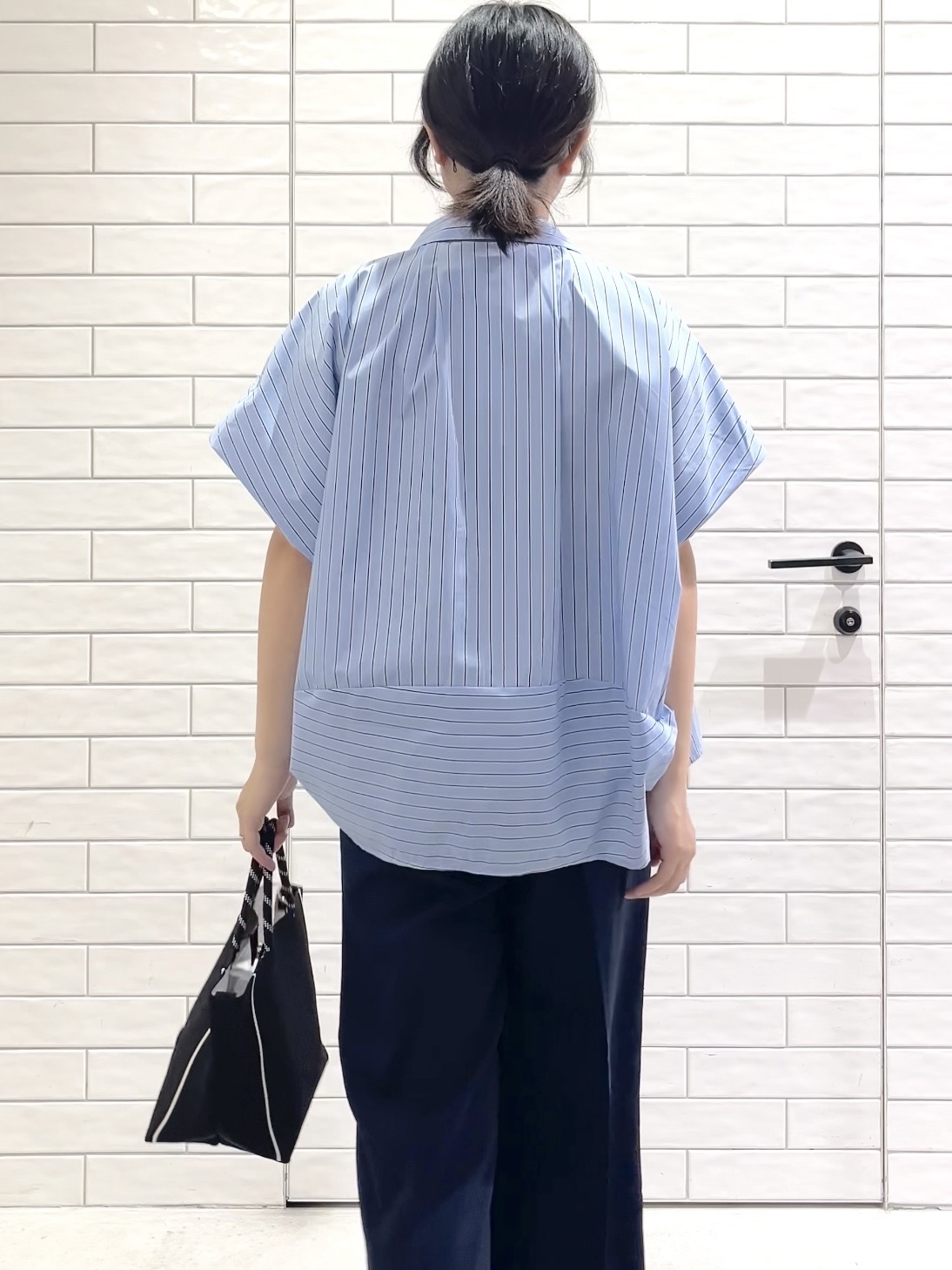 しおりさんの「OPAQUE.CLIP｜タックニュアンスフォルムシャツ【洗濯機OK】」を使ったコーディネート
