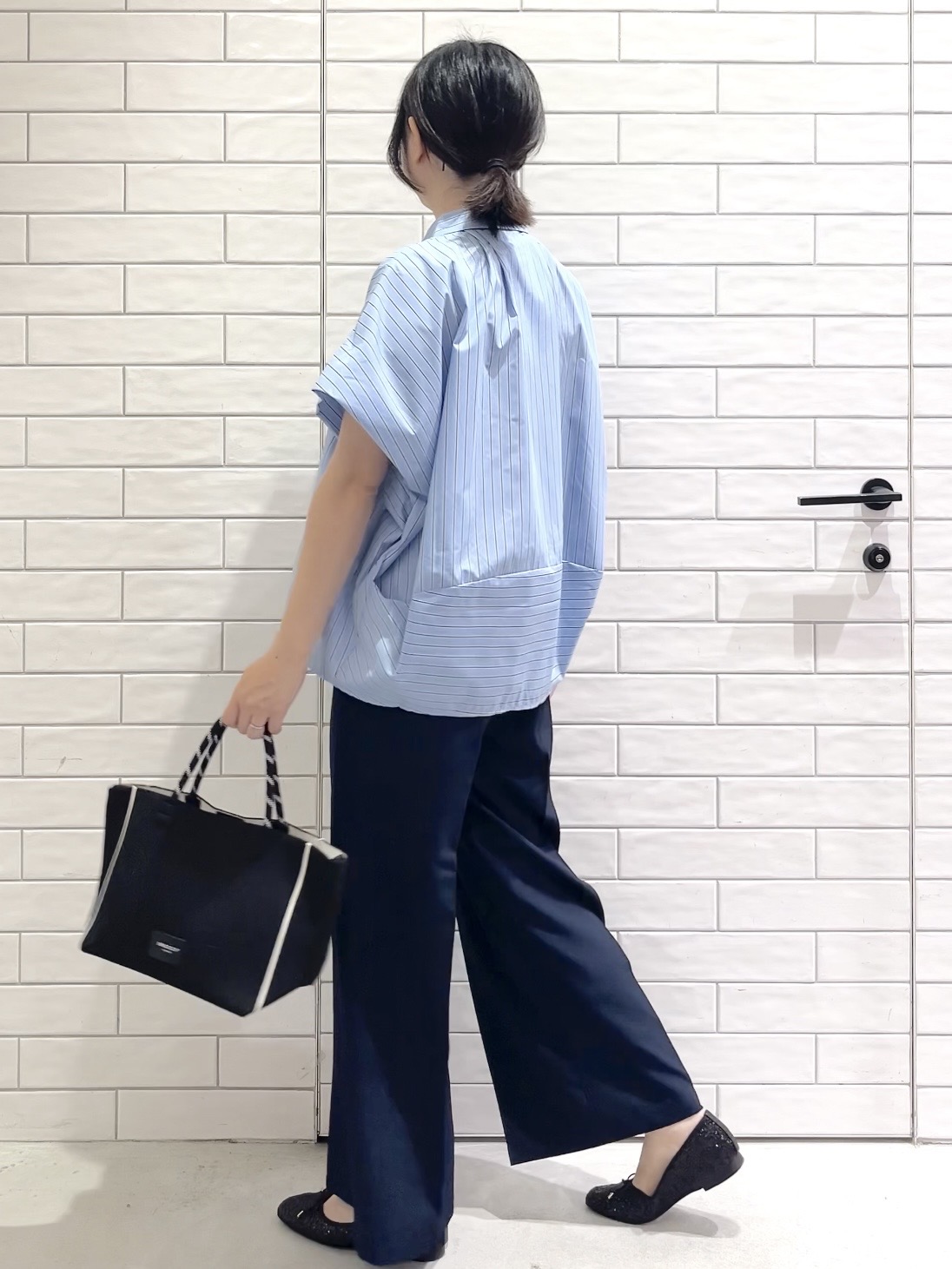 しおりさんの「OPAQUE.CLIP｜タックニュアンスフォルムシャツ【洗濯機OK】」を使ったコーディネート