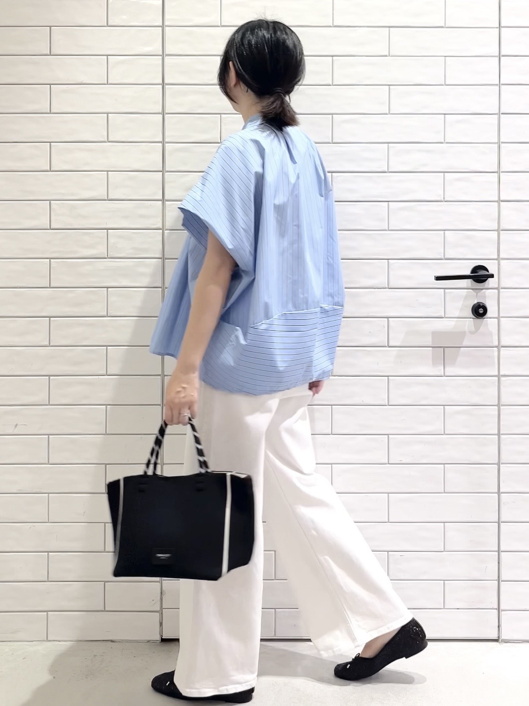 しおりさんの「OPAQUE.CLIP｜タックニュアンスフォルムシャツ【洗濯機OK】」を使ったコーディネート
