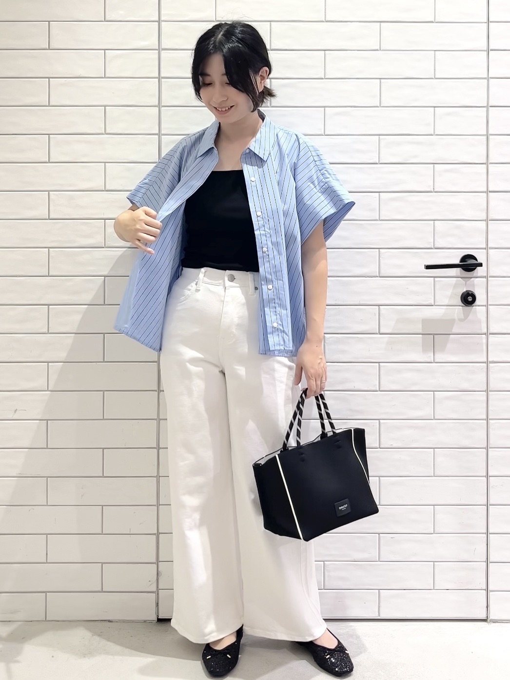 しおりさんの「OPAQUE.CLIP｜タックニュアンスフォルムシャツ【洗濯機OK】」を使ったコーディネート