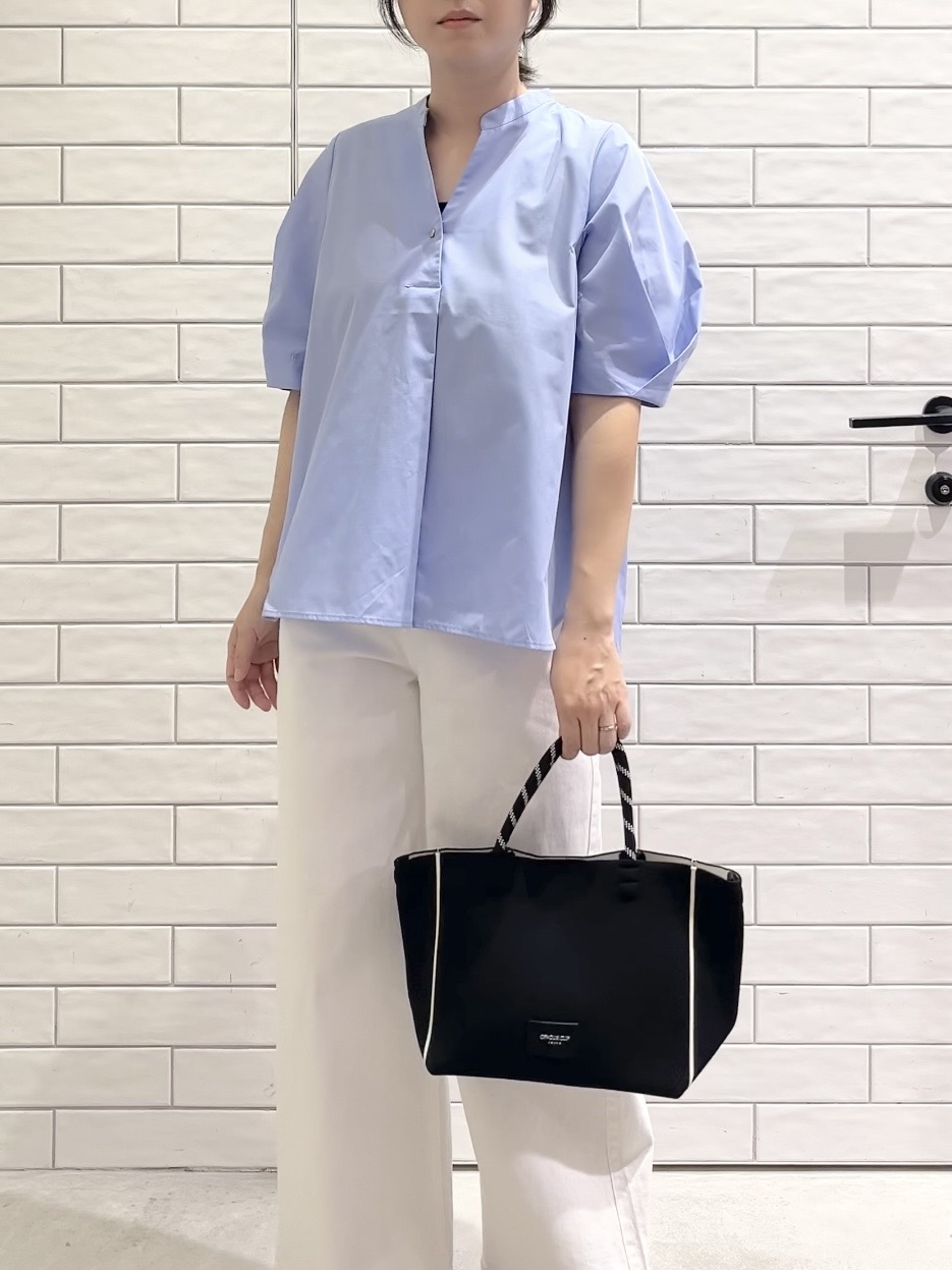 しおりさんの「OPAQUE.CLIP｜タックスリーブ スキッパーブラウス【洗濯機OK】」を使ったコーディネート