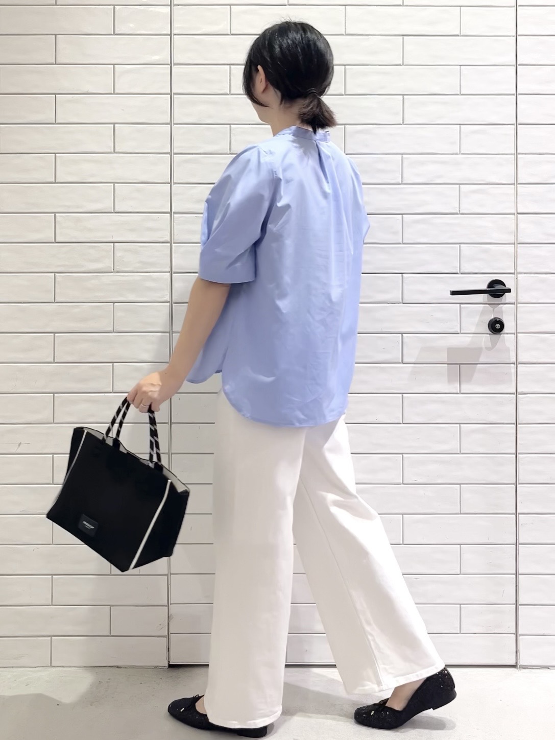 しおりさんの「OPAQUE.CLIP｜タックスリーブ スキッパーブラウス【洗濯機OK】」を使ったコーディネート