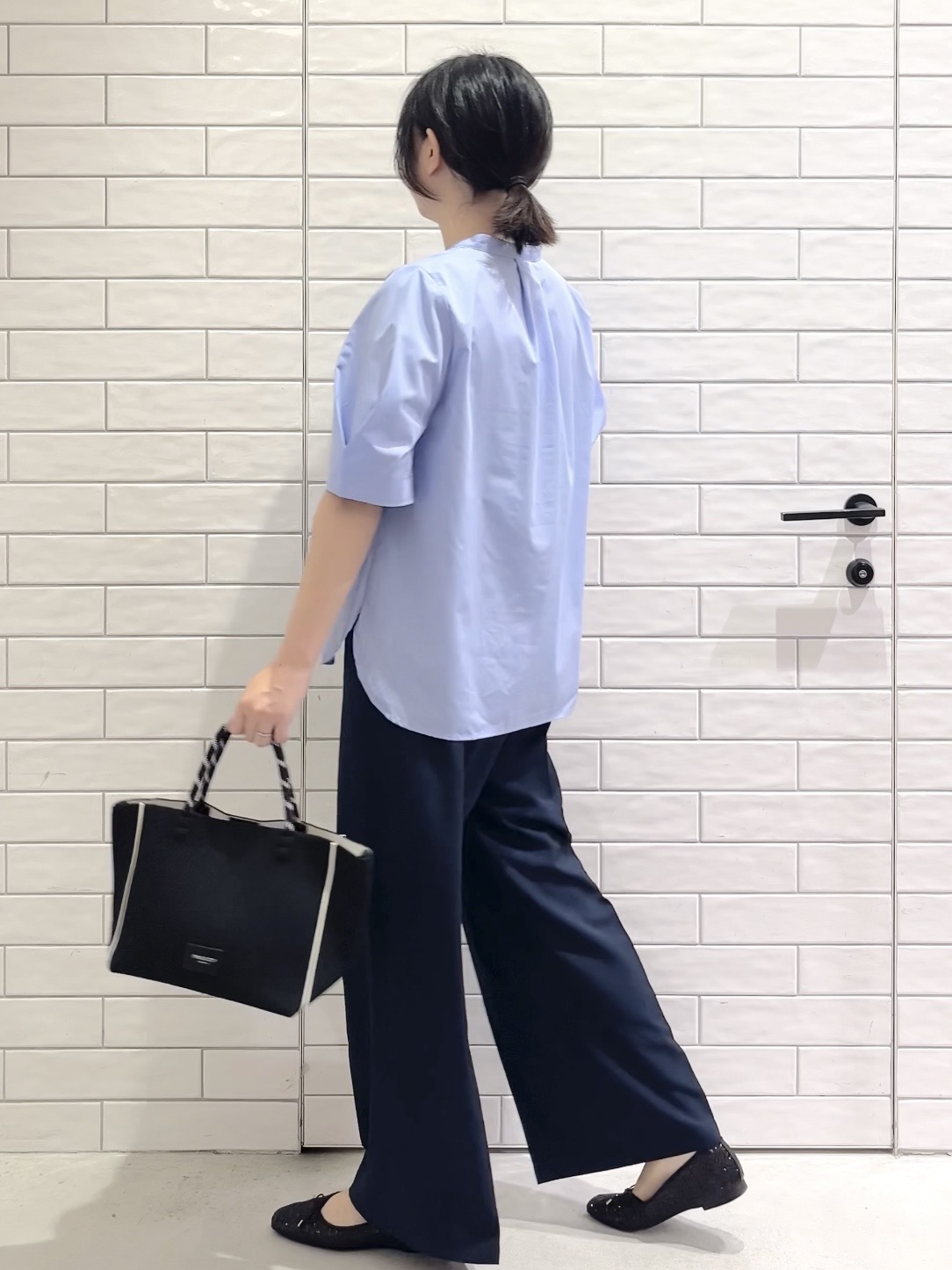しおりさんの「OPAQUE.CLIP｜タックスリーブ スキッパーブラウス【洗濯機OK】」を使ったコーディネート
