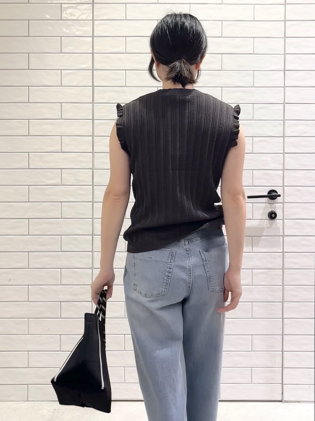 しおりさんの「OPAQUE.CLIP｜袖フリルリブニット【洗濯機OK／抗ピル】」を使ったコーディネート