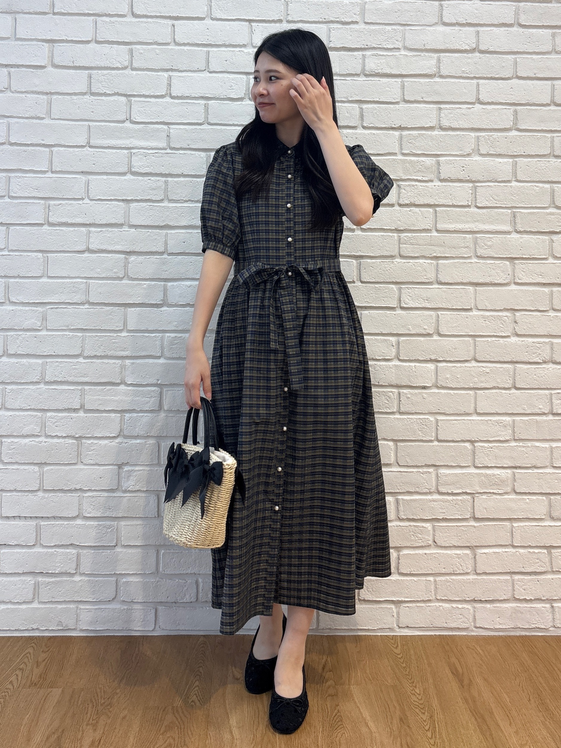 AOIさんの「Couture brooch｜【大人の甘辛バランス】チェック柄ワンピース」を使ったコーディネート