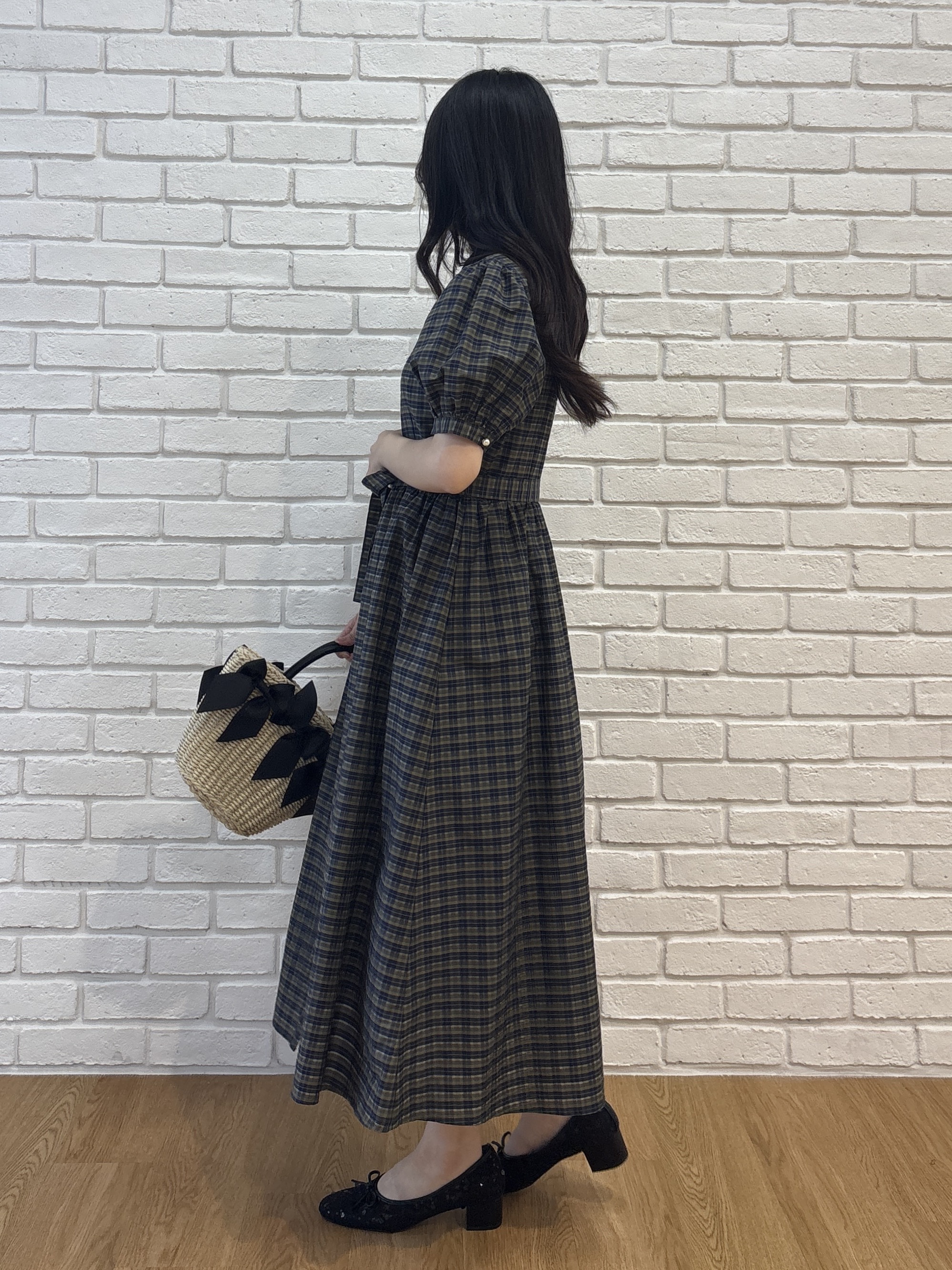 AOIさんの「Couture brooch｜【大人の甘辛バランス】チェック柄ワンピース」を使ったコーディネート