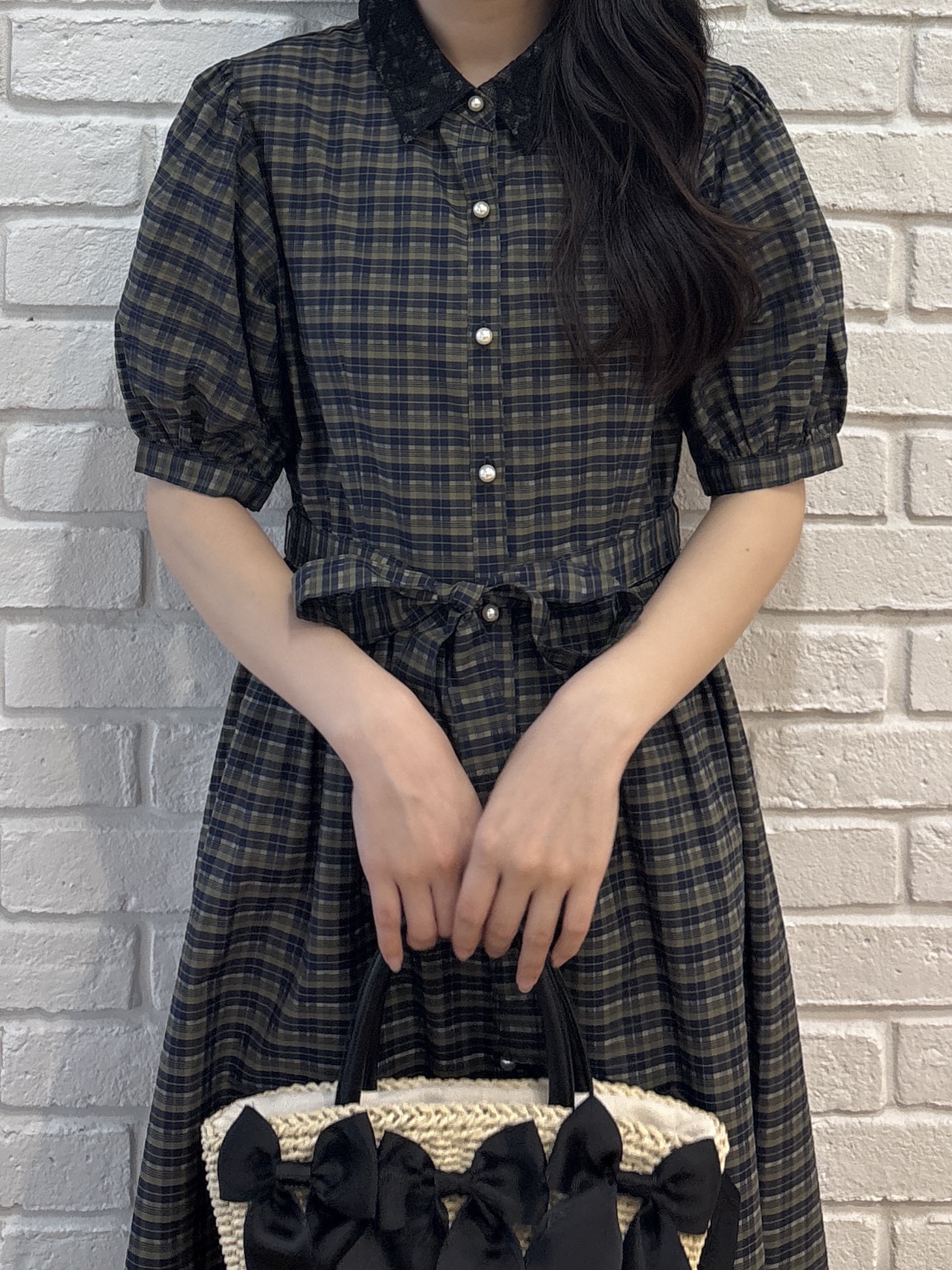 AOIさんの「Couture brooch｜【大人の甘辛バランス】チェック柄ワンピース」を使ったコーディネート