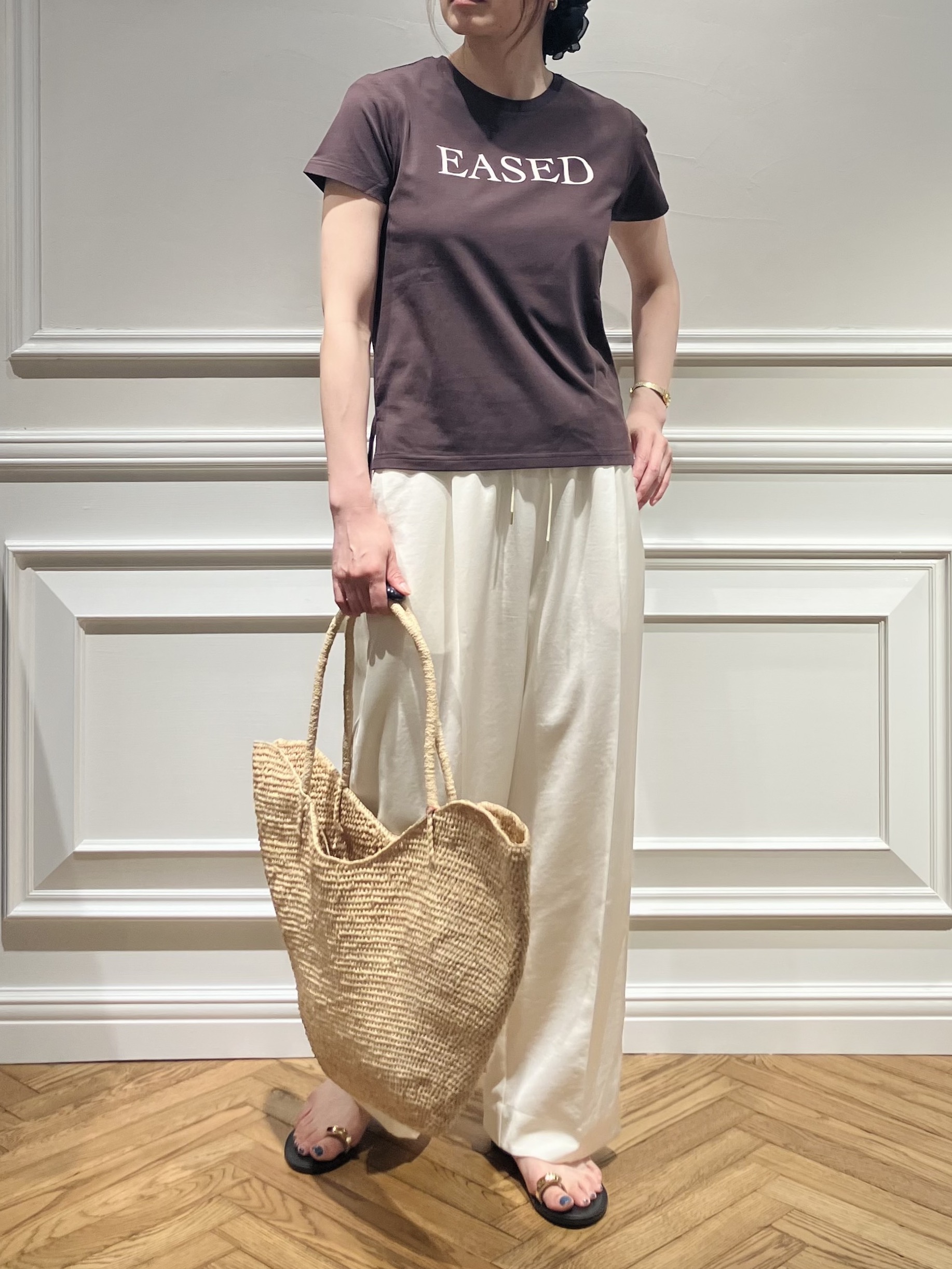 TSUKUIさんの「DRESSTERIOR｜【立体ロゴ】フロッキーロゴプリントTシャツ」を使ったコーディネート
