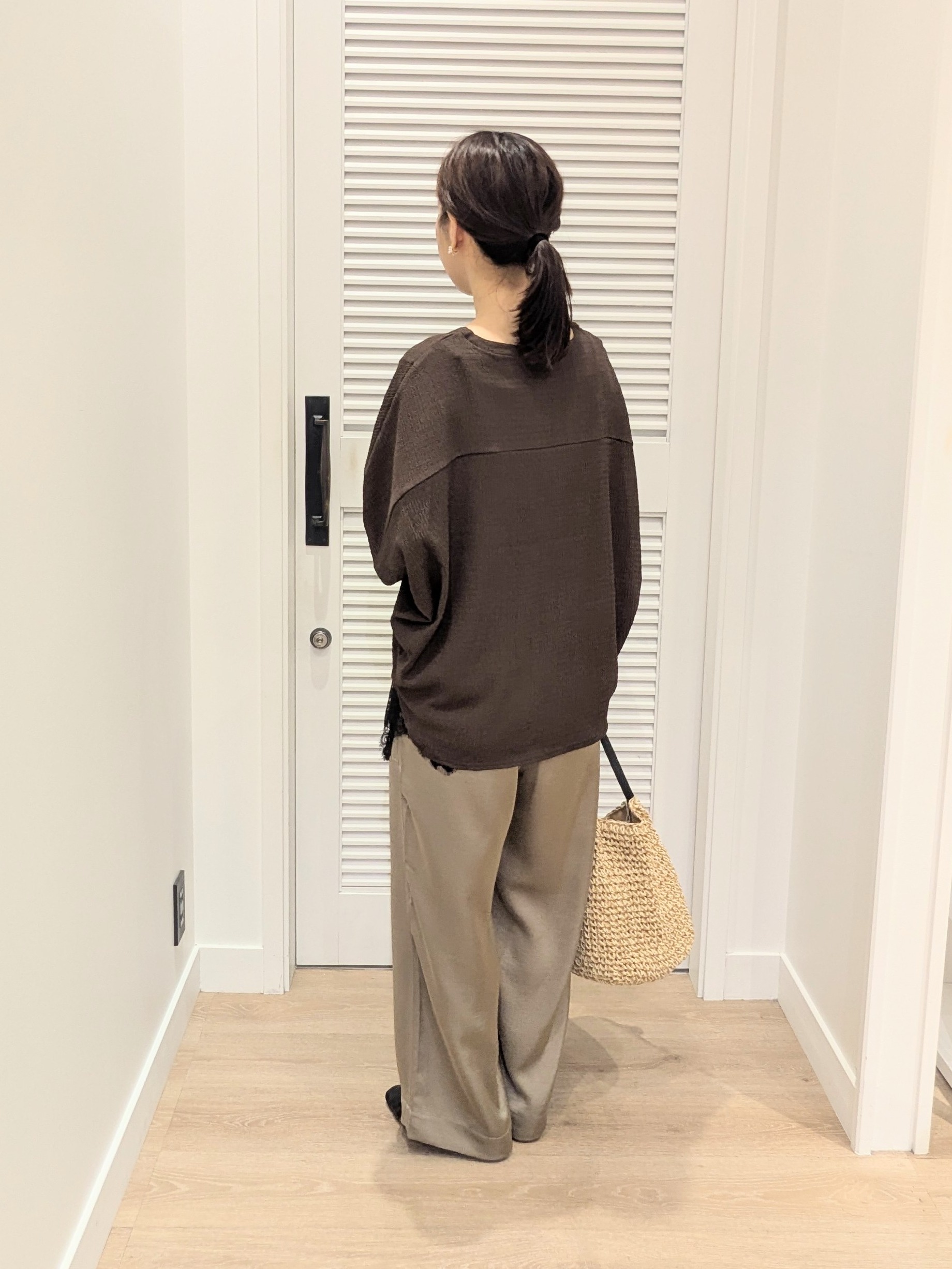 enさんの「Dessin｜ワッシャーサテン イージーパンツ」を使ったコーディネート