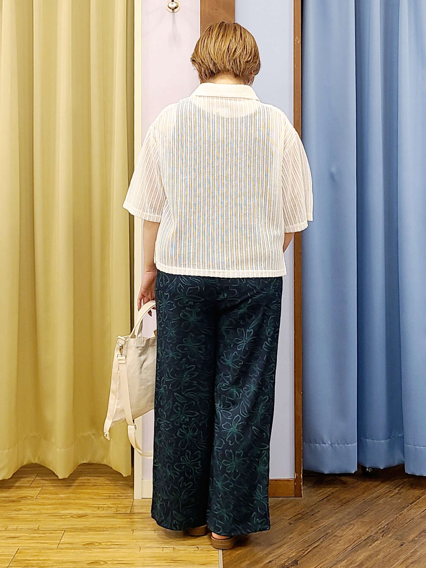 Chiiさんの「SHOO･LA･RUE｜【洗濯機可/S-LL】軽やかで涼しげな 透かしレース風前開きシャツ」を使ったコーディネート