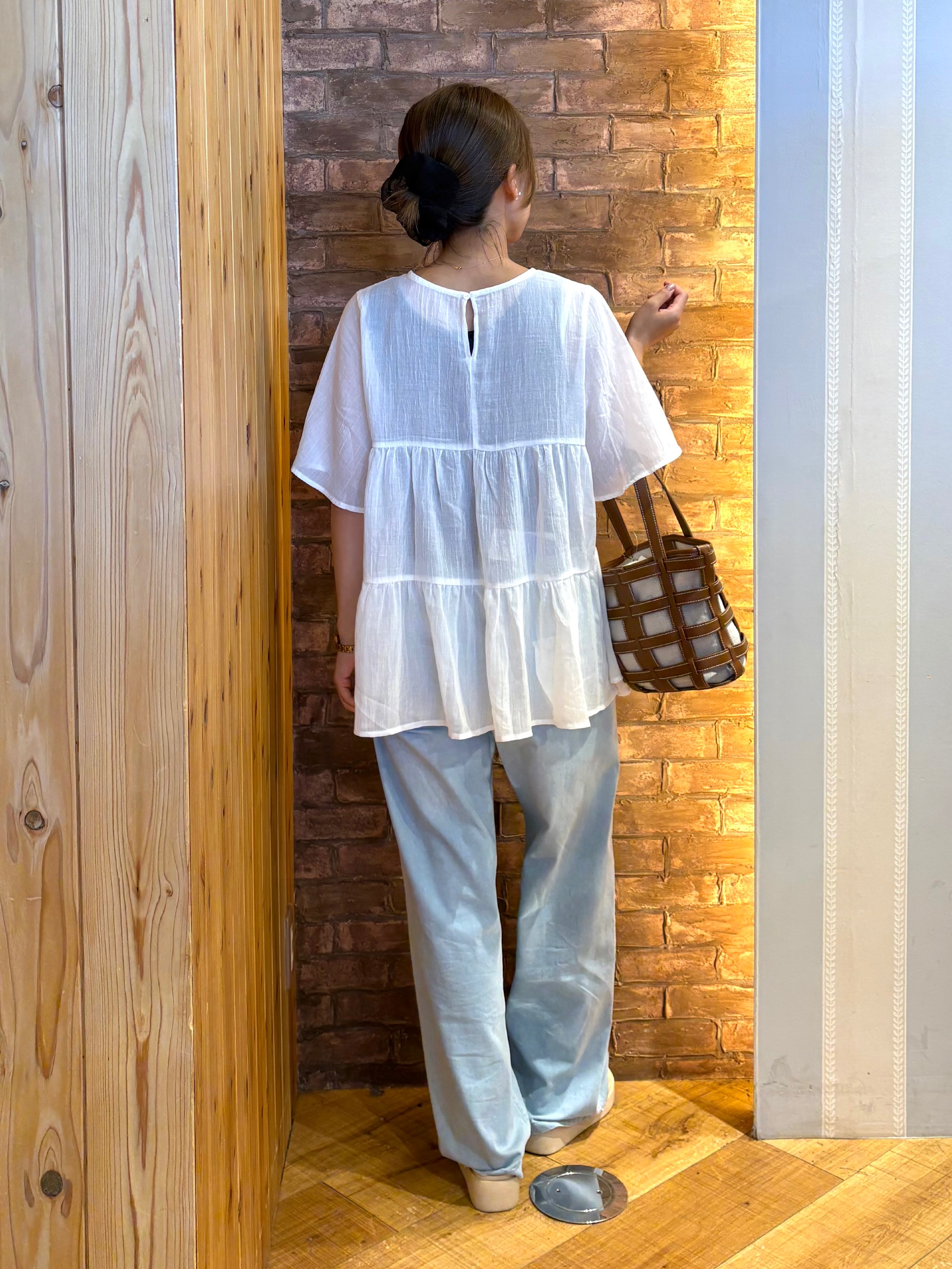 mieさんの「SHOO･LA･RUE｜【洗濯機可/S-LL】インせず着られる シアー素材が上品なティアードブラウス」を使ったコーディネート