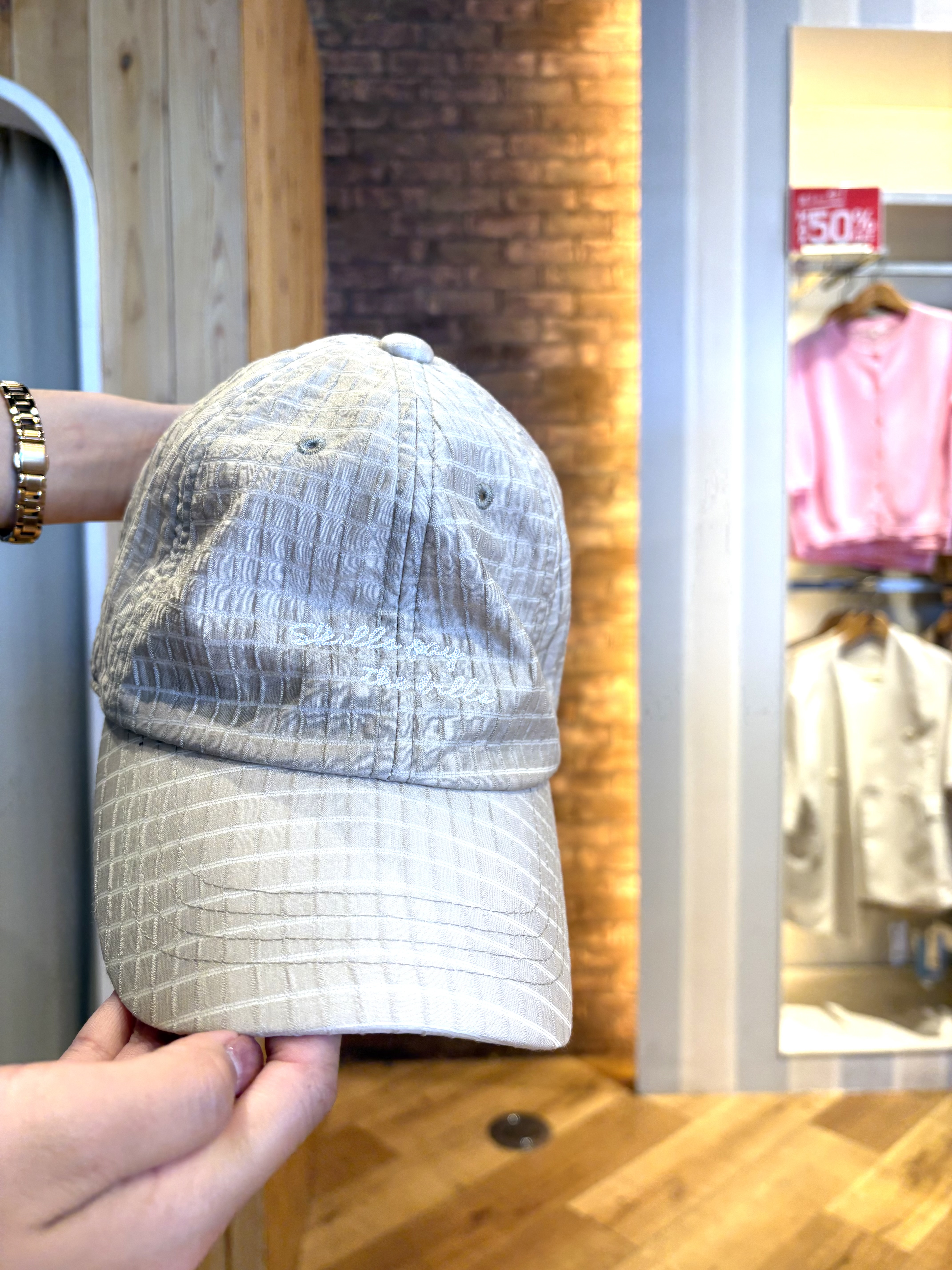 mieさんの「SHOO･LA･RUE｜【体型カバー】インせず着られる 配色ステッチロゴTシャツ」を使ったコーディネート