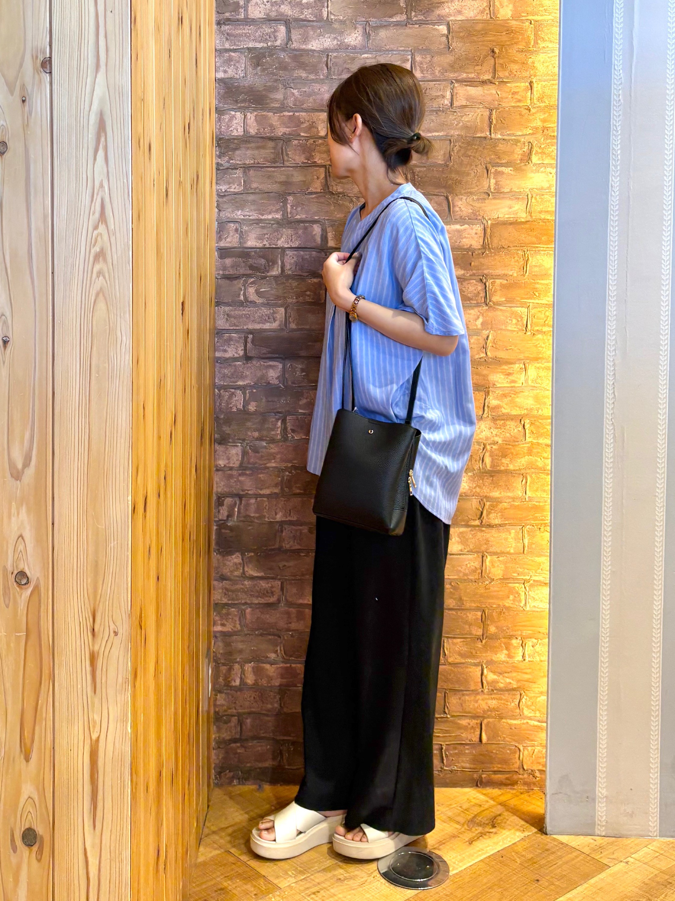 mieさんの「SHOO･LA･RUE｜【洗濯機可/体型カバー】とろみタックスキッパーブラウス」を使ったコーディネート
