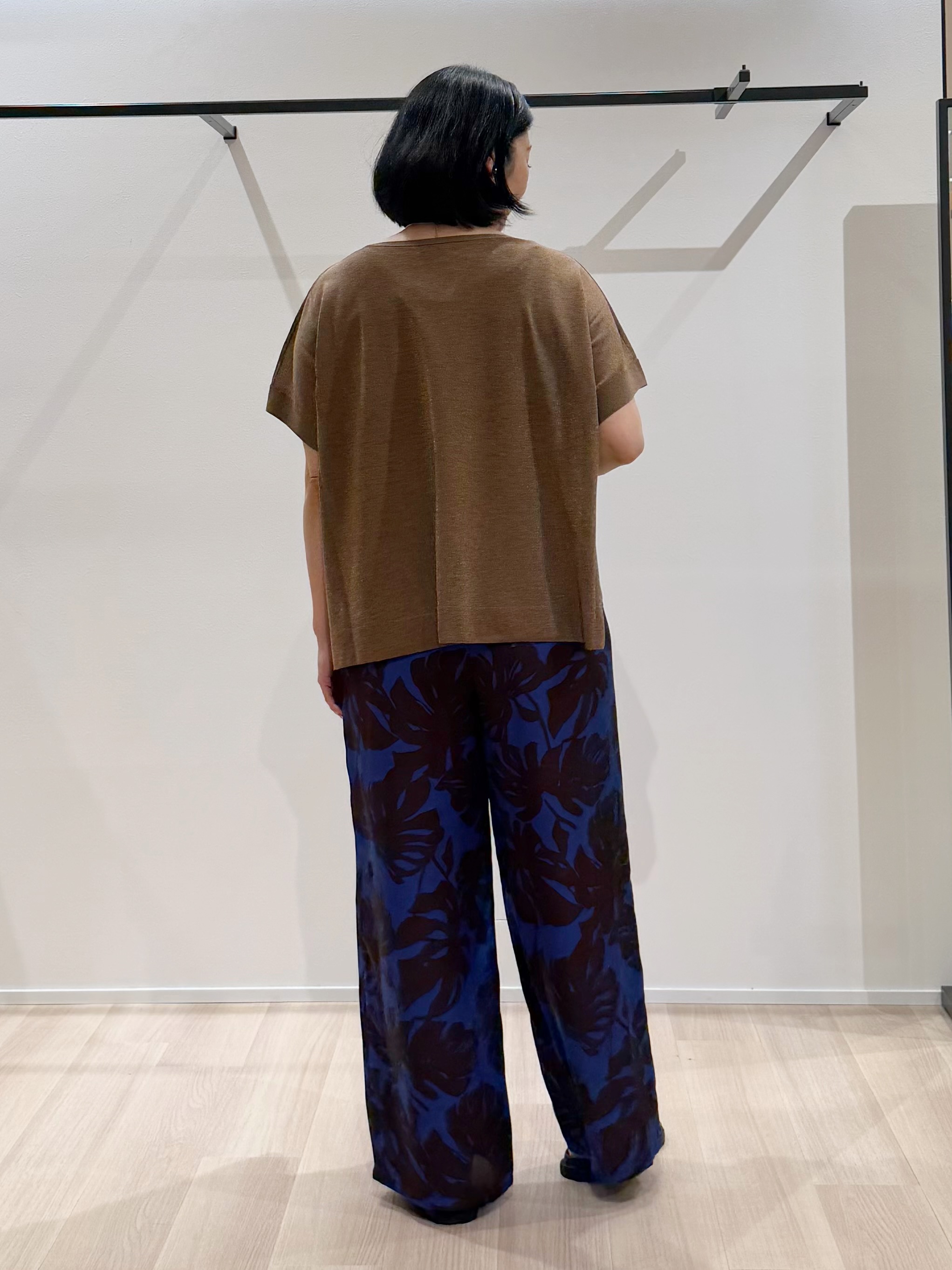 TOMOMIさんの「UNTITLED｜【アンサンブル可/品のある透け感】Tシャツ風ニットトップス」を使ったコーディネート