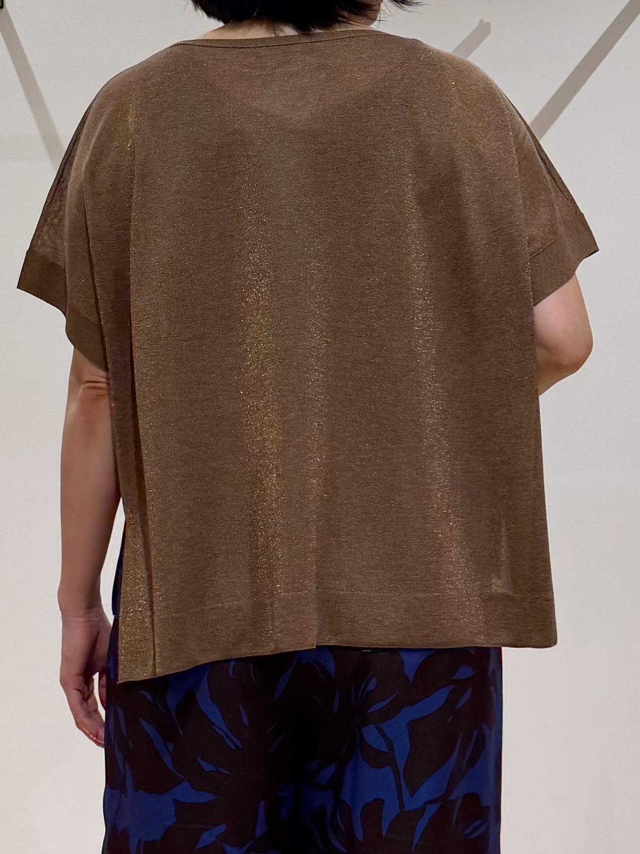 TOMOMIさんの「UNTITLED｜【アンサンブル可/品のある透け感】Tシャツ風ニットトップス」を使ったコーディネート