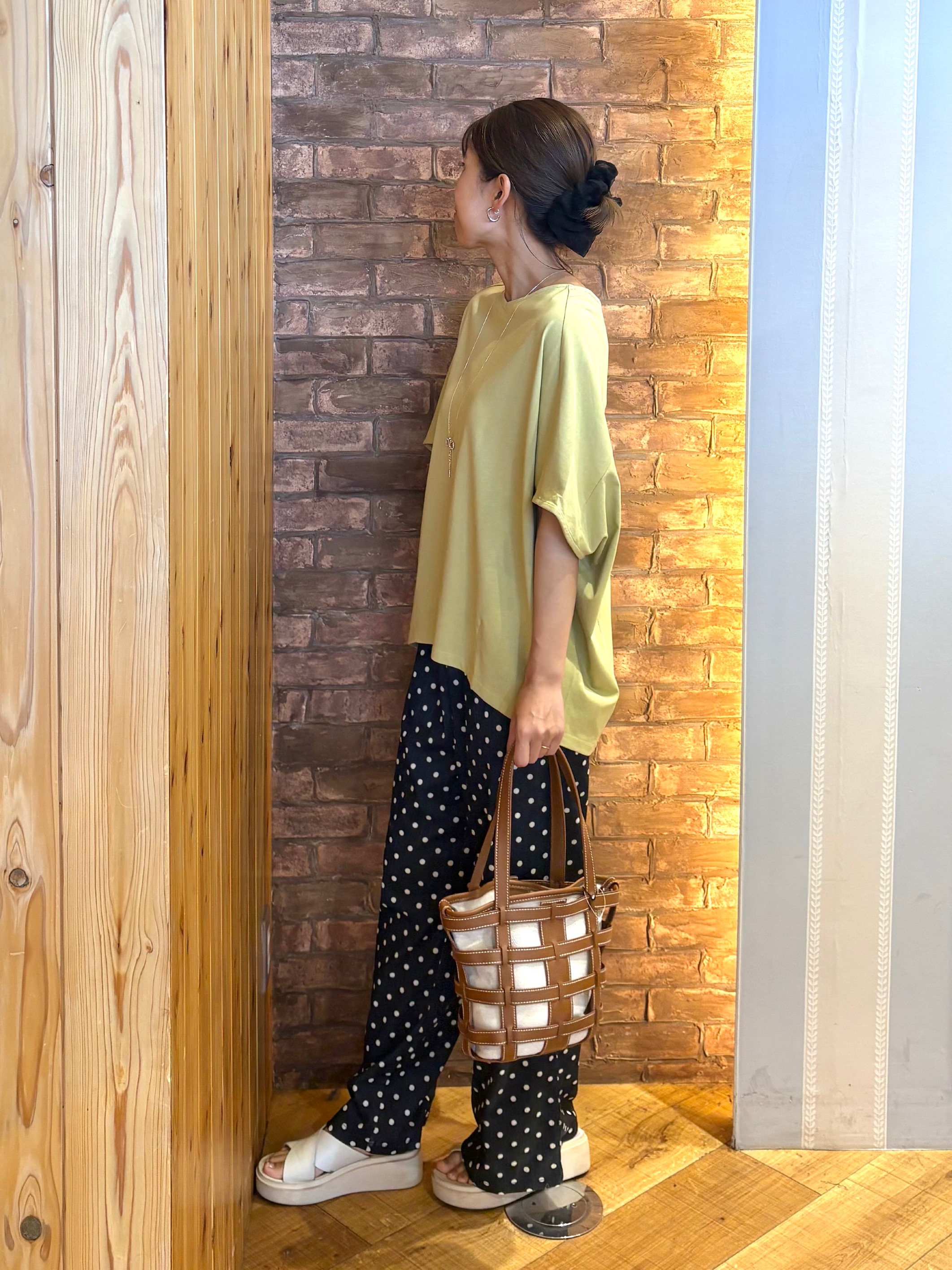 mieさんの「SHOO･LA･RUE｜【ひんやり/体型カバー】インせず着られる 上品見えのドルマントップス」を使ったコーディネート