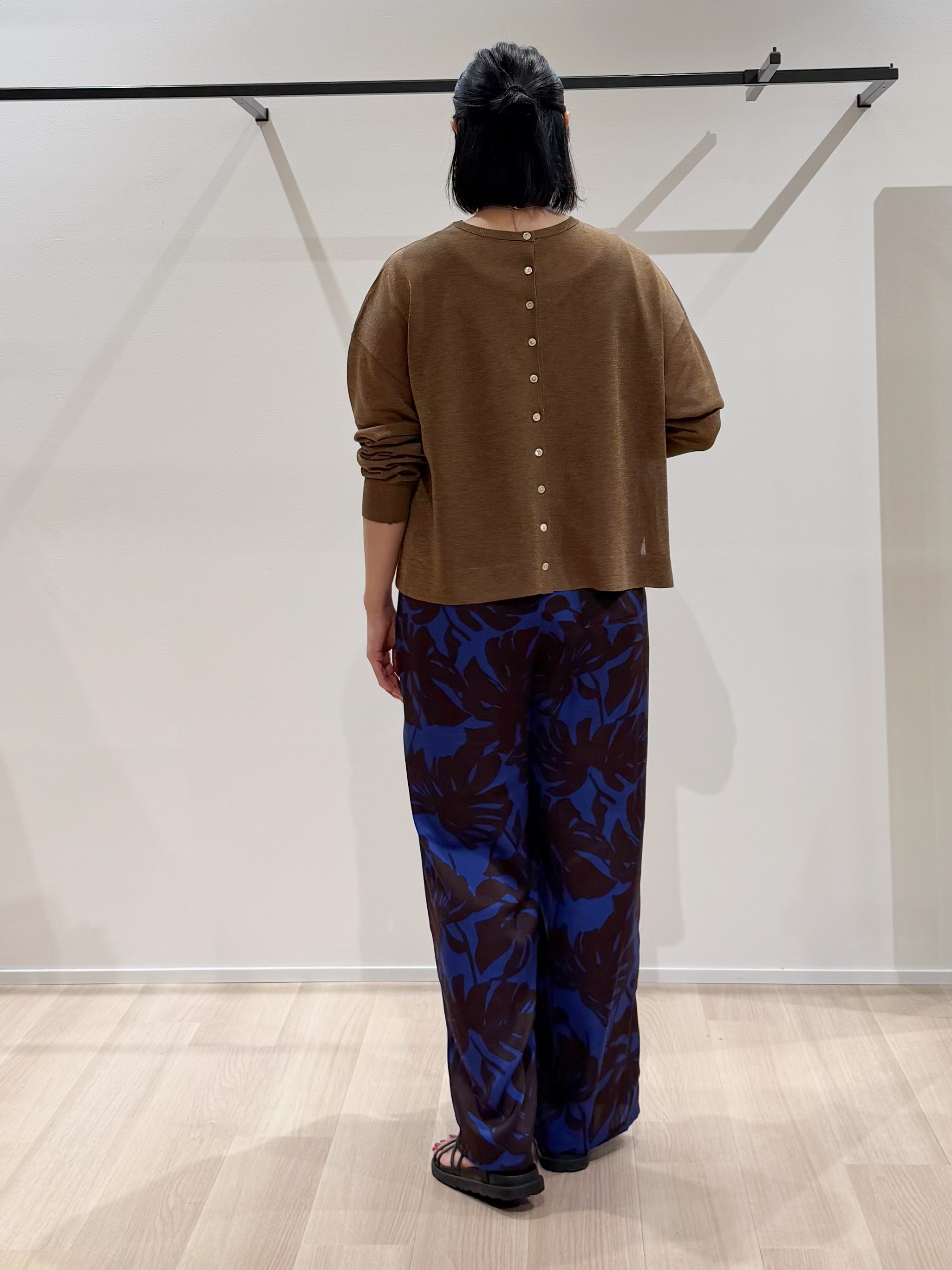 TOMOMIさんの「UNTITLED｜【アンサンブル可】前後2WAYカーディガン」を使ったコーディネート