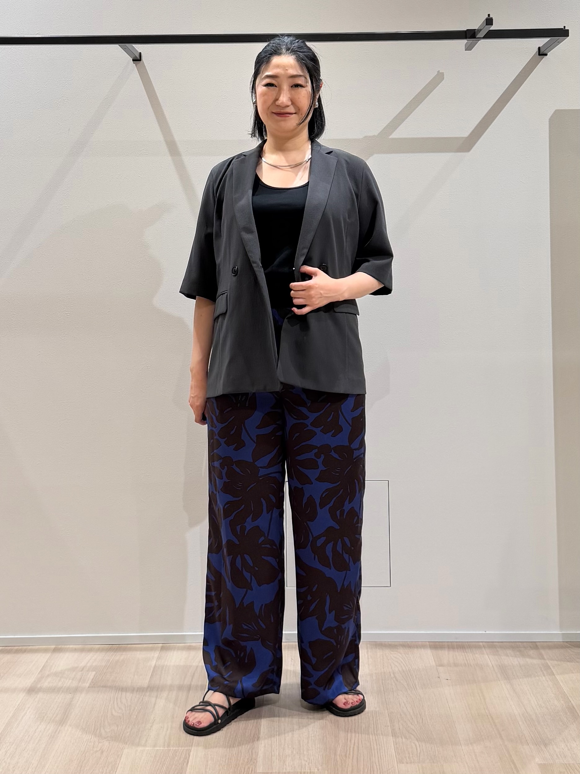 TOMOMIさんの「UNTITLED｜【セットアップ可/UVカット/通気性】エアリークール半袖ジャケット」を使ったコーディネート