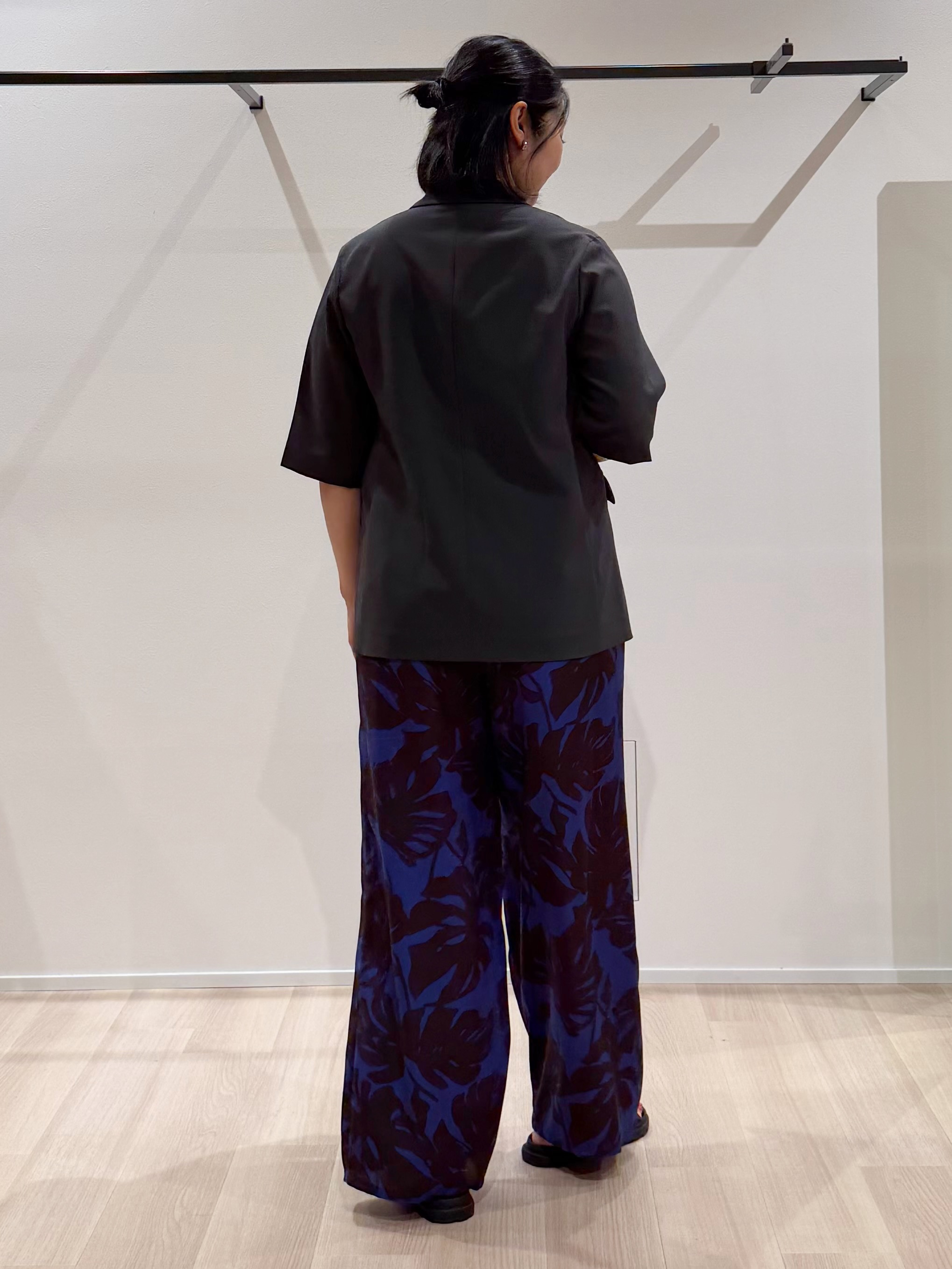 TOMOMIさんの「UNTITLED｜【セットアップ可/UVカット/通気性】エアリークール半袖ジャケット」を使ったコーディネート
