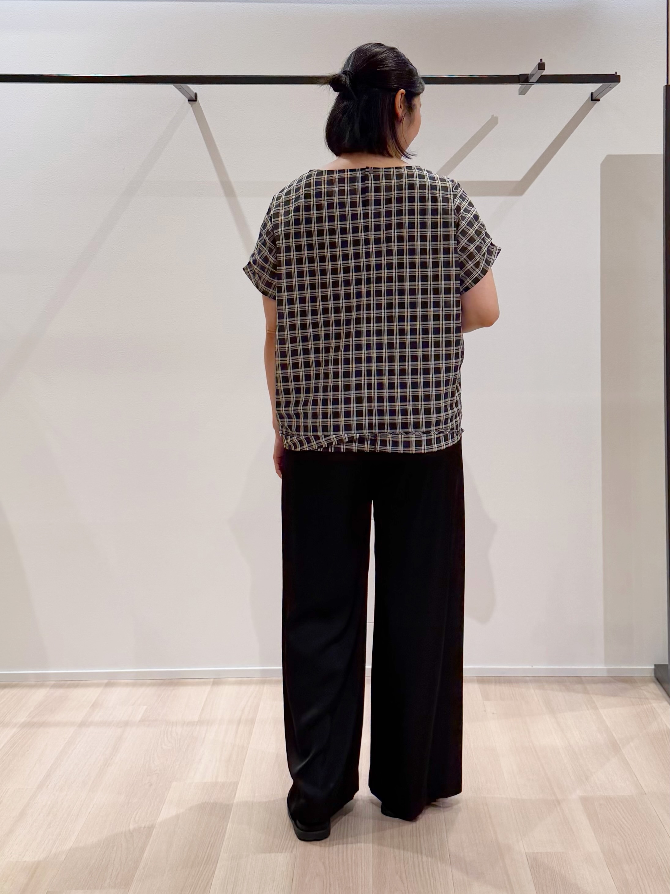 TOMOMIさんの「UNTITLED｜シアーチェックブラウス」を使ったコーディネート