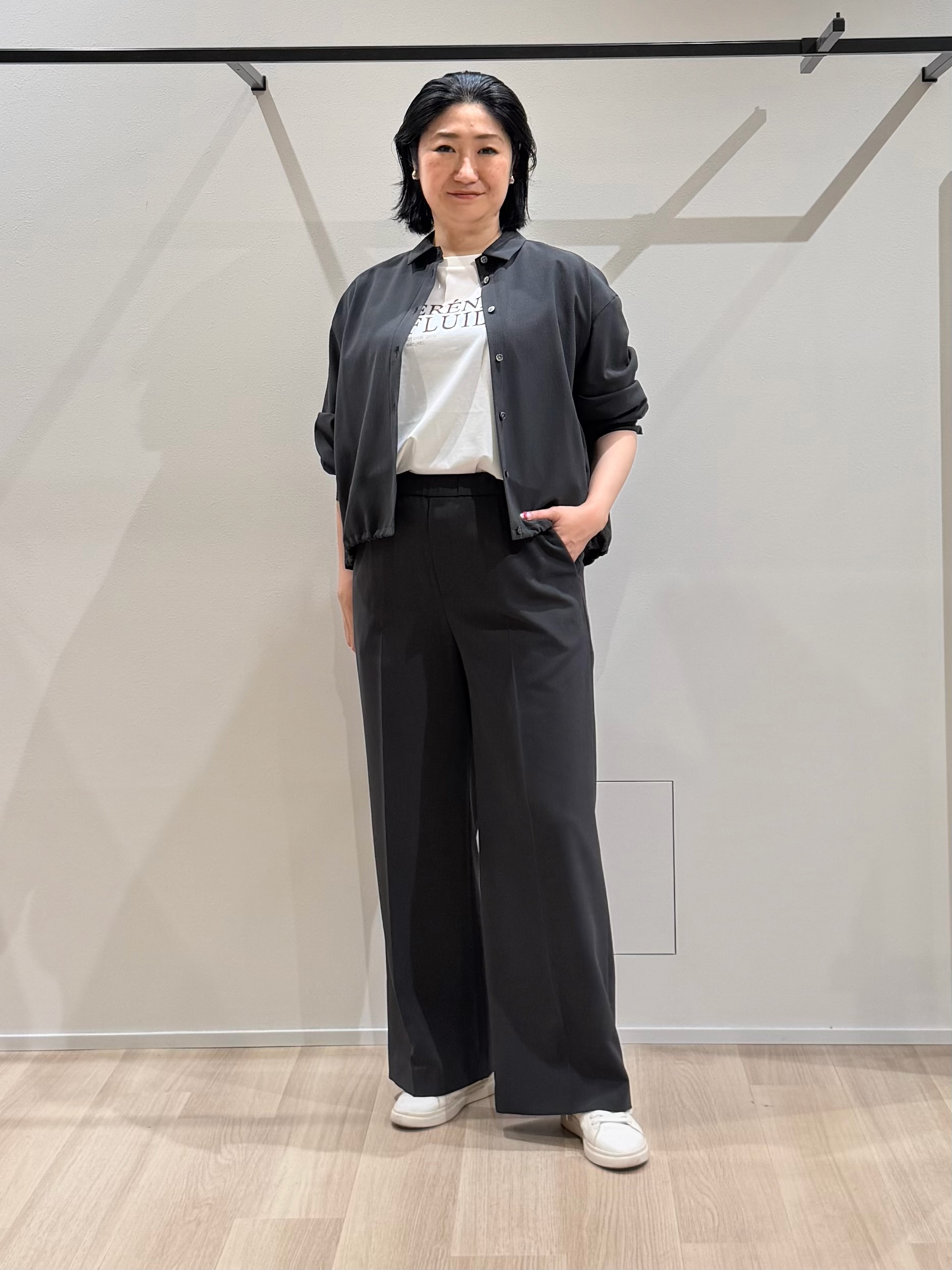 TOMOMIさんの「UNTITLED｜ベロアプリントロゴT」を使ったコーディネート