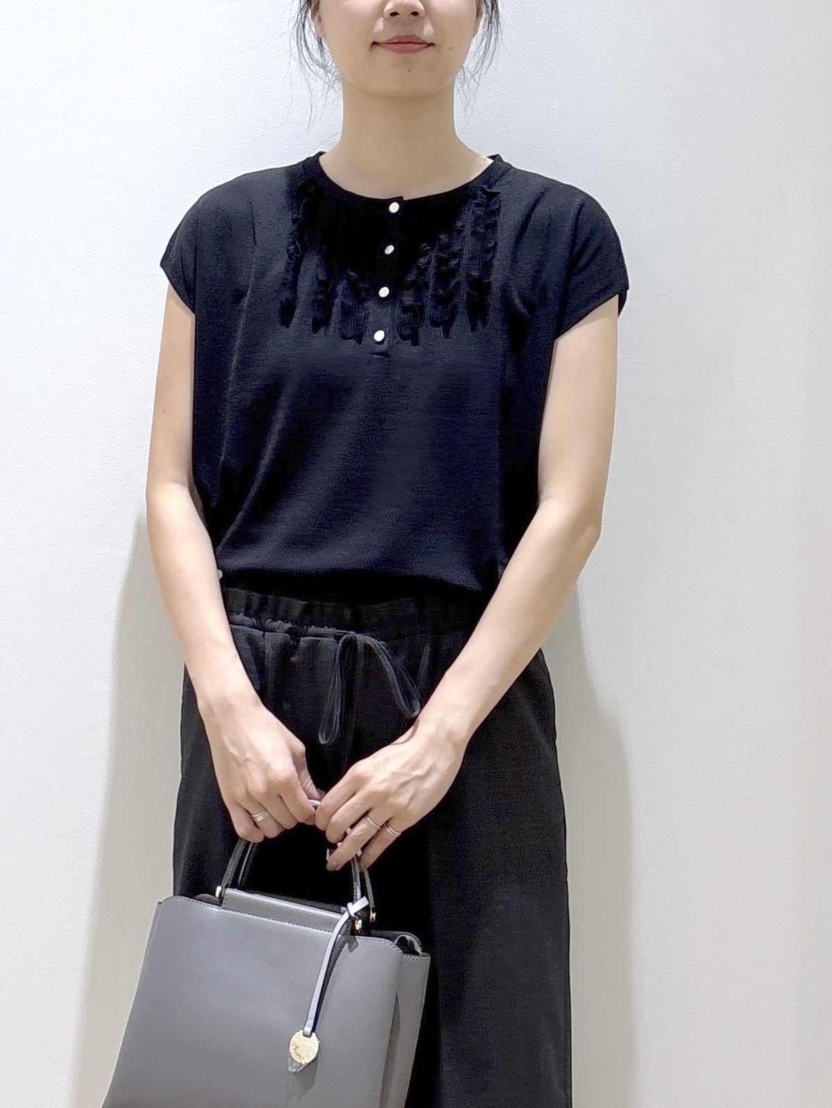 sachikoさんの「OPAQUE.CLIP｜ウエストサテンワイドパンツ【洗濯機OK／イージーアイロン】」を使ったコーディネート
