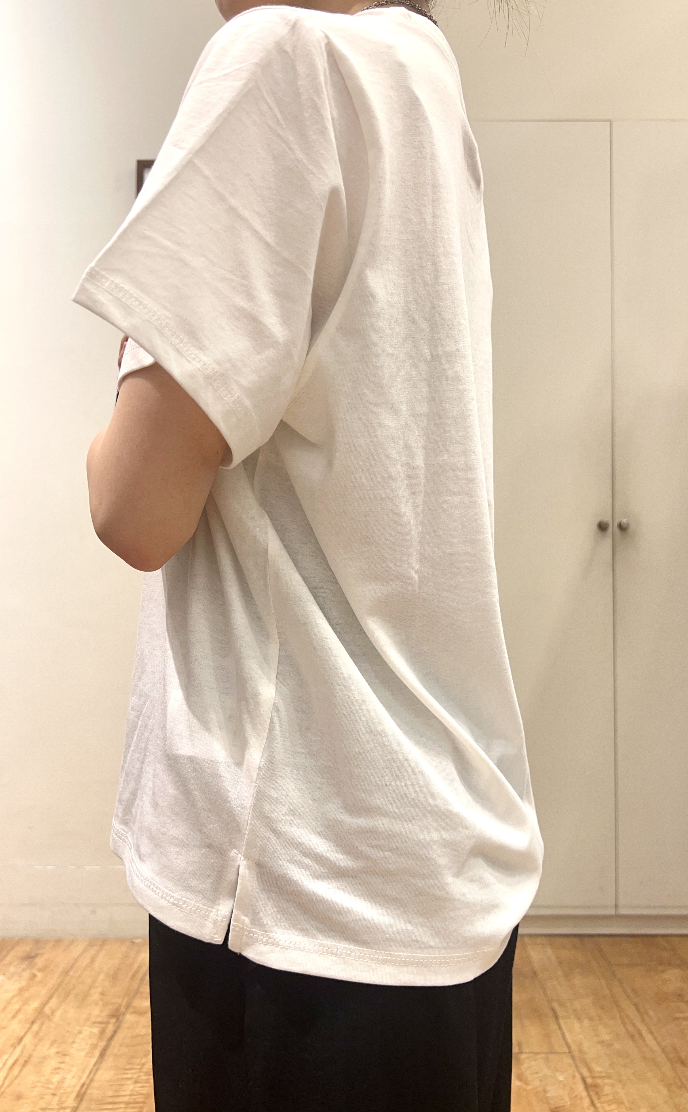 AIRIさんの「SHOO･LA･RUE｜【綿100%/ひんやり/S-LL/洗濯機可】選べる5柄 大人のベーシックカラープリントTシャツ」を使ったコーディネート