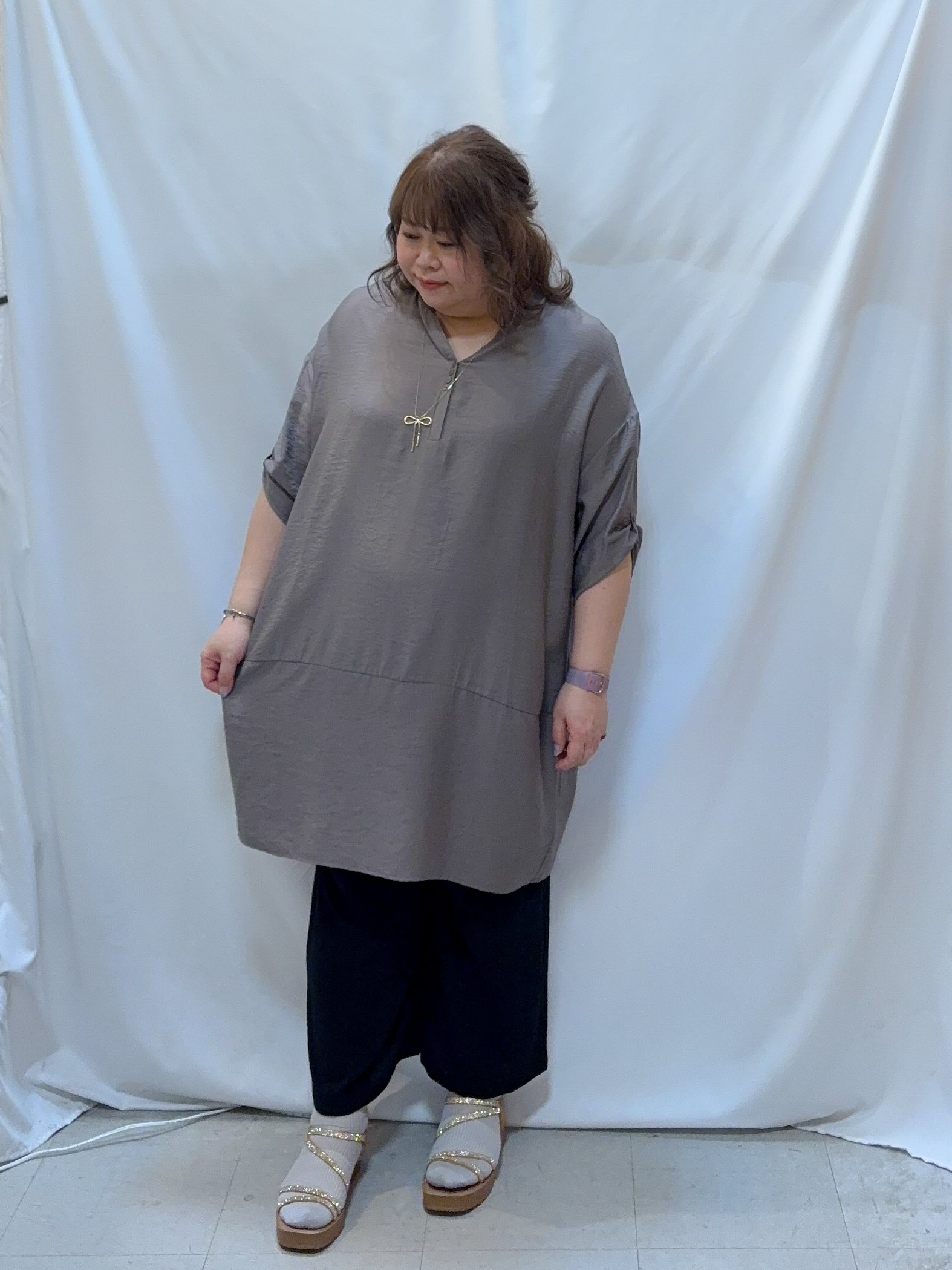 kotoさんさんの「SHOO･LA･RUE｜【ひんやり/S-LL/洗濯後しわになりにくい】体型カバーにも ゆるっとリラックスチュニック」を使ったコーディネート