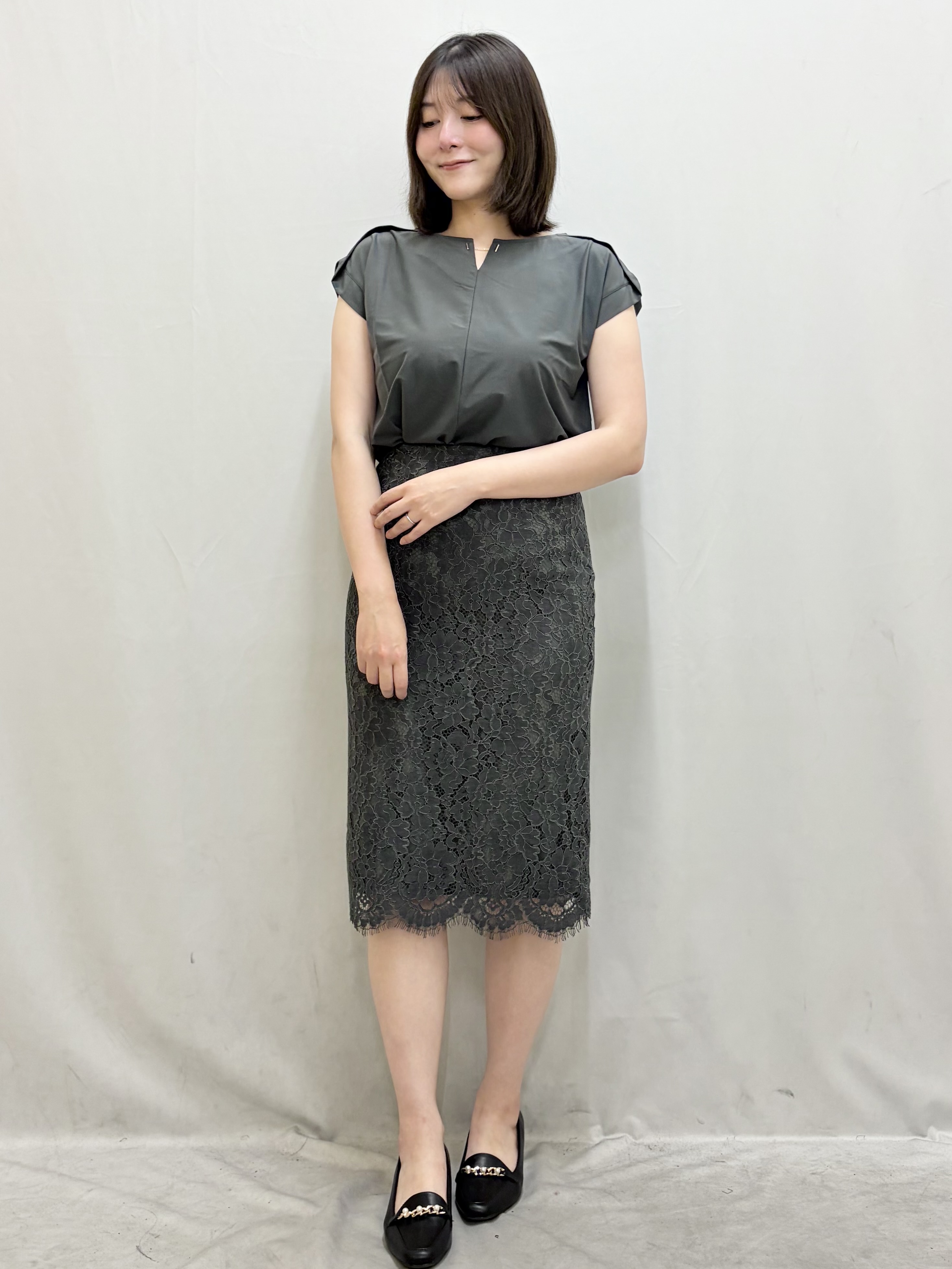 kasumiさんの「index｜【接触冷感】ひんやりキーネックフレンチトップス《洗濯機OK》」を使ったコーディネート