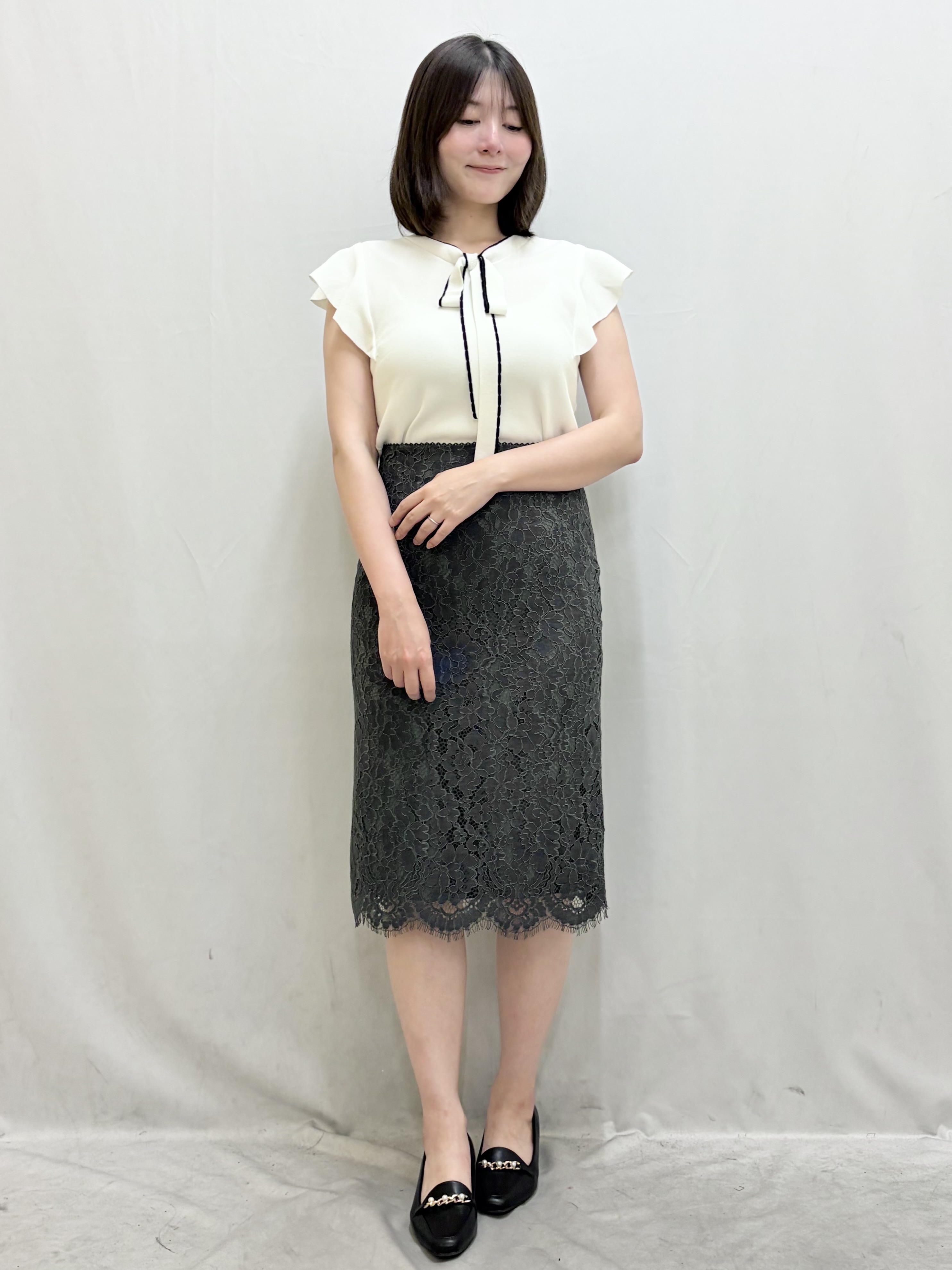 kasumiさんの「index｜【UVケア／接触冷感】バイカラーボウタイフリルトップス《洗濯機OK》」を使ったコーディネート