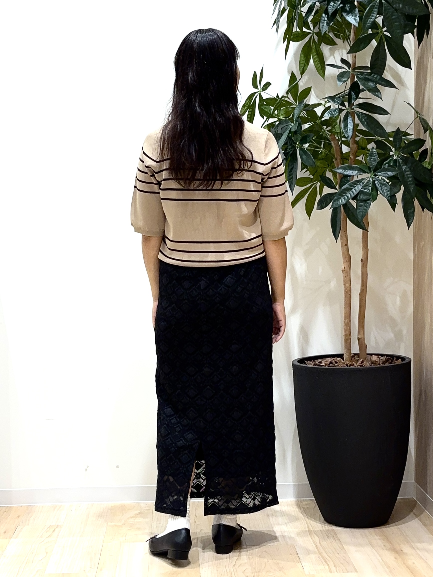 miraiさんの「grove｜【ウエストゴム】レースナロースカート」を使ったコーディネート