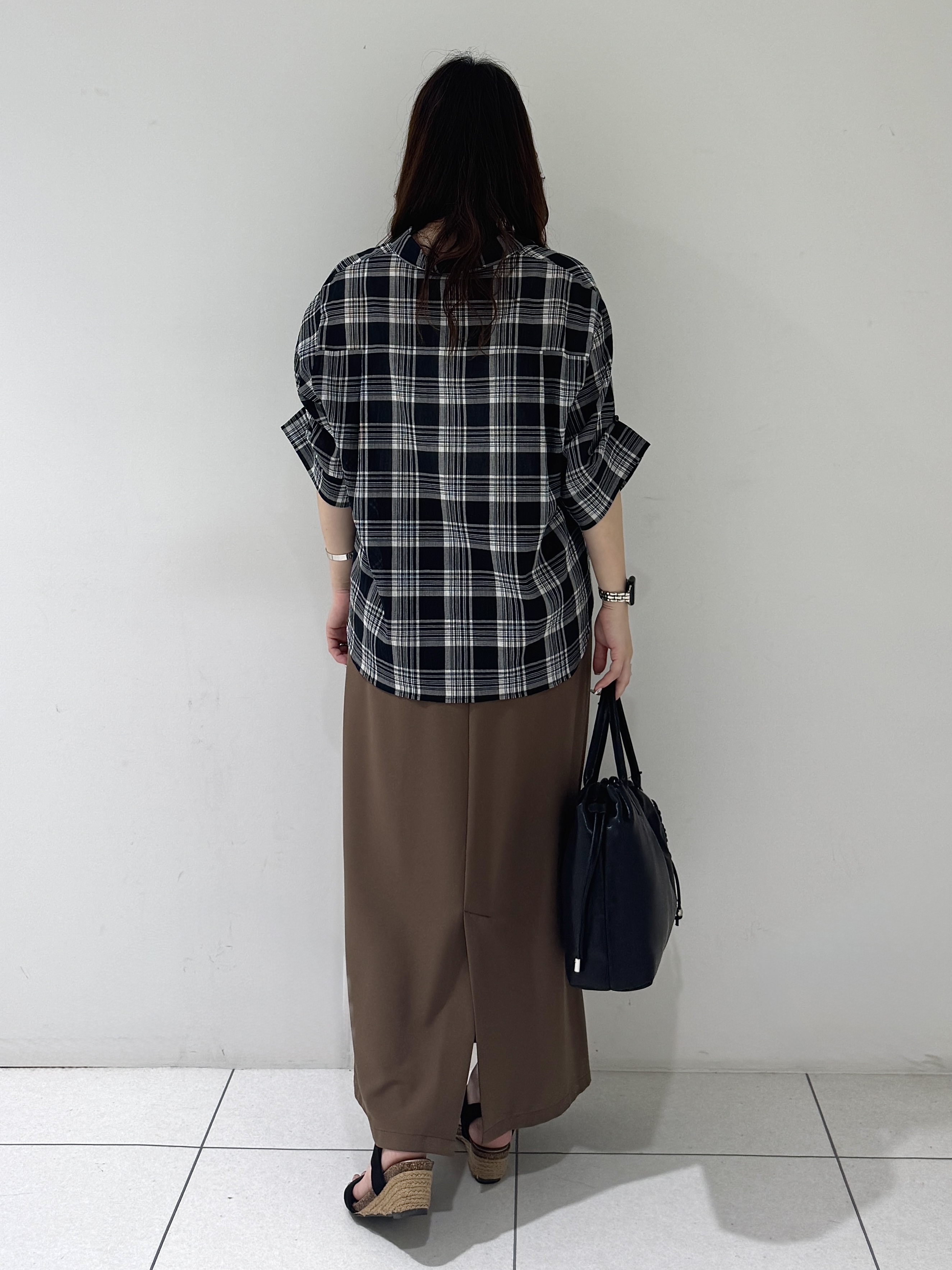 そんさんの「INDIVI｜【コットン100％／透け感／2WAY】袖アレンジ チェックシャツ」を使ったコーディネート